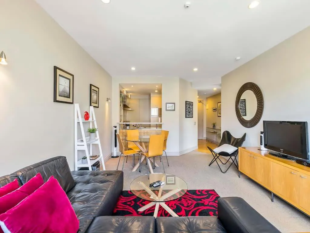 Enormous CBD 1BR Unit with Parking by Zodiak Stays