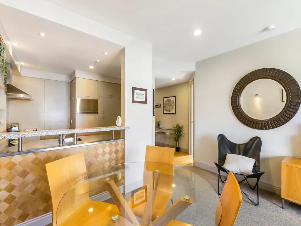 Enormous CBD 1BR Unit with Parking by Zodiak Stays