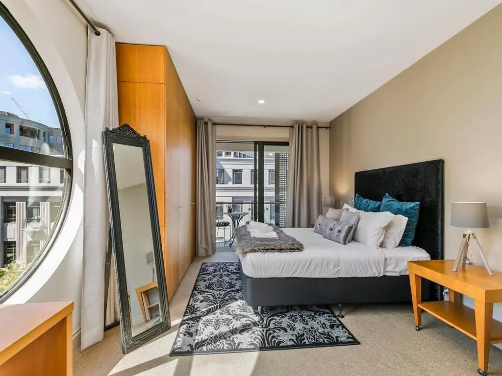 Enormous CBD 1BR Unit with Parking by Zodiak Stays