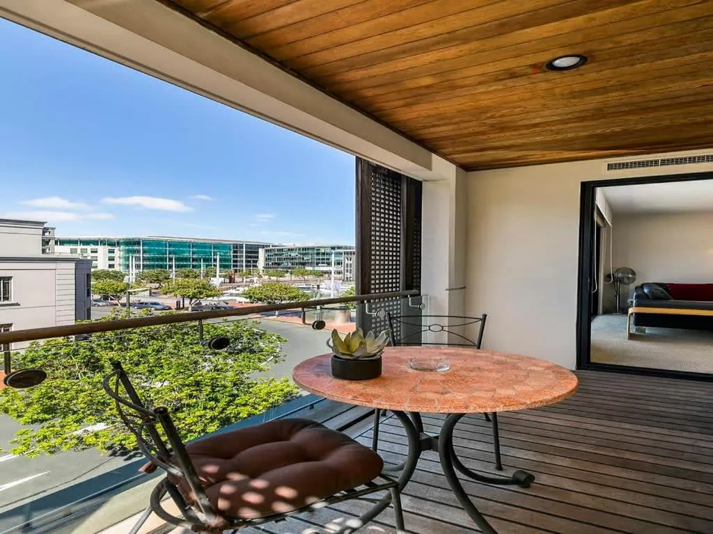 Enormous CBD 1BR Unit with Parking by Zodiak Stays