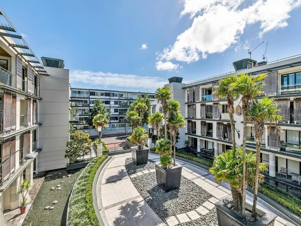 Enormous CBD 1BR Unit with Parking by Zodiak Stays