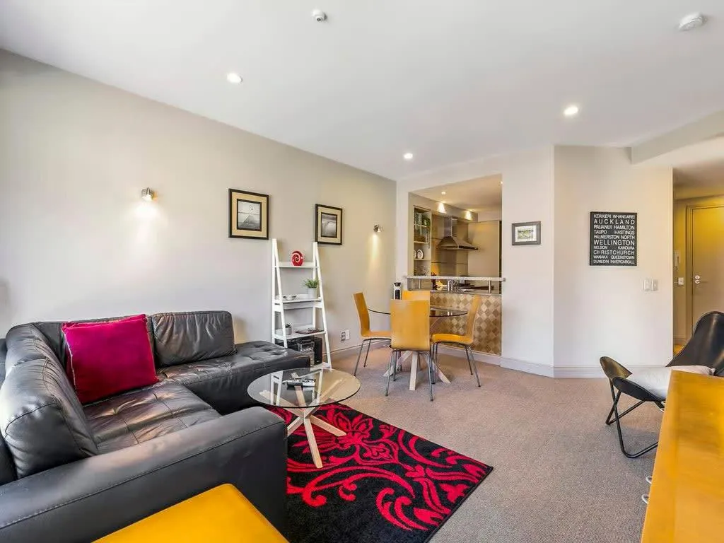 Enormous CBD 1BR Unit with Parking by Zodiak Stays