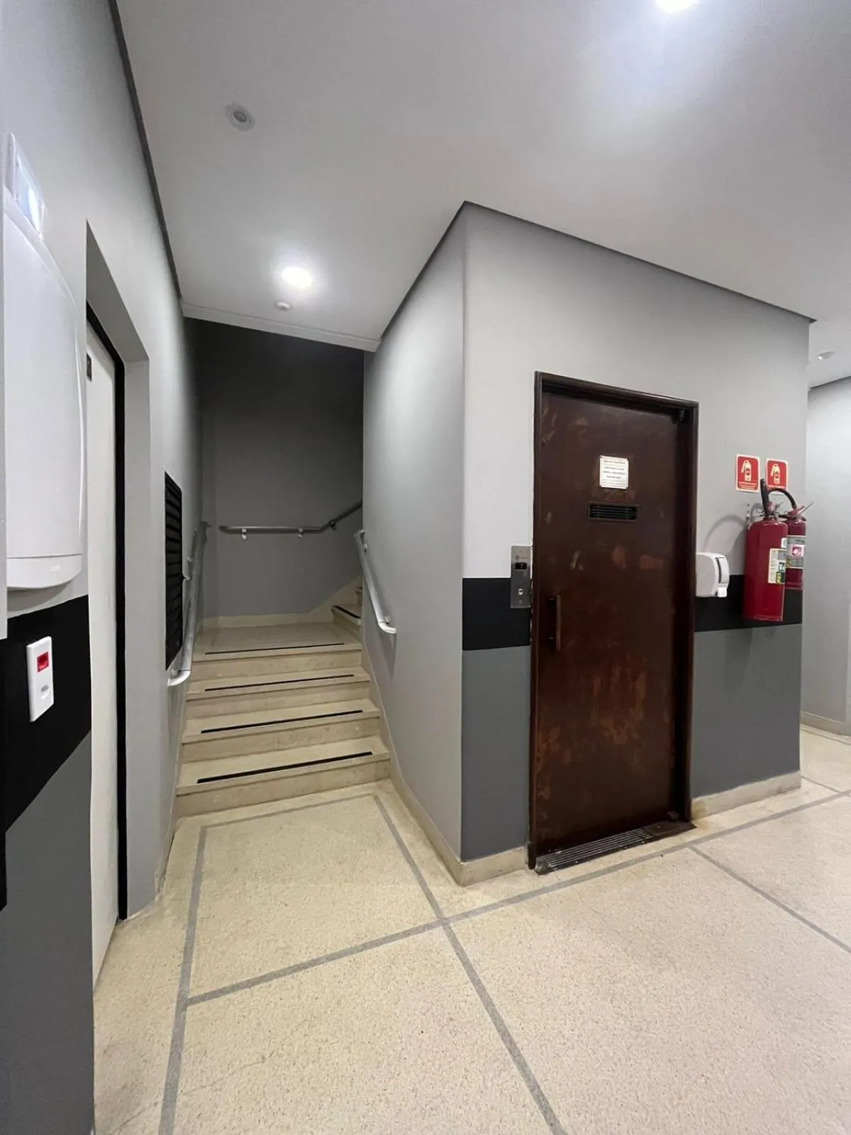 elevator in Hotel Neon - próximo a 25 de março, Bom Retiro e Brás, á 2min do mirante Sampa SKY e pista de skate Anhangabaú