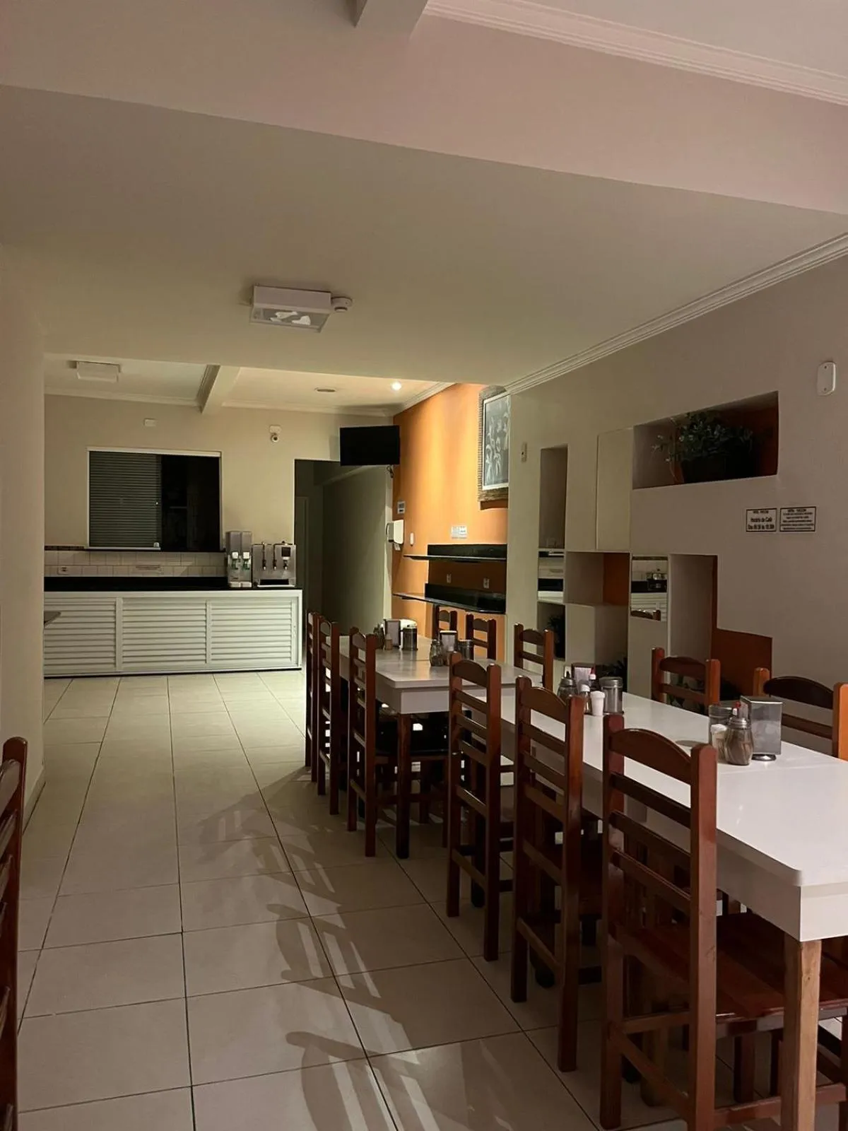 Restaurant/places to eat in Hotel Neon - próximo a 25 de março, Bom Retiro e Brás, á 2min do mirante Sampa SKY e pista de skate Anhangabaú