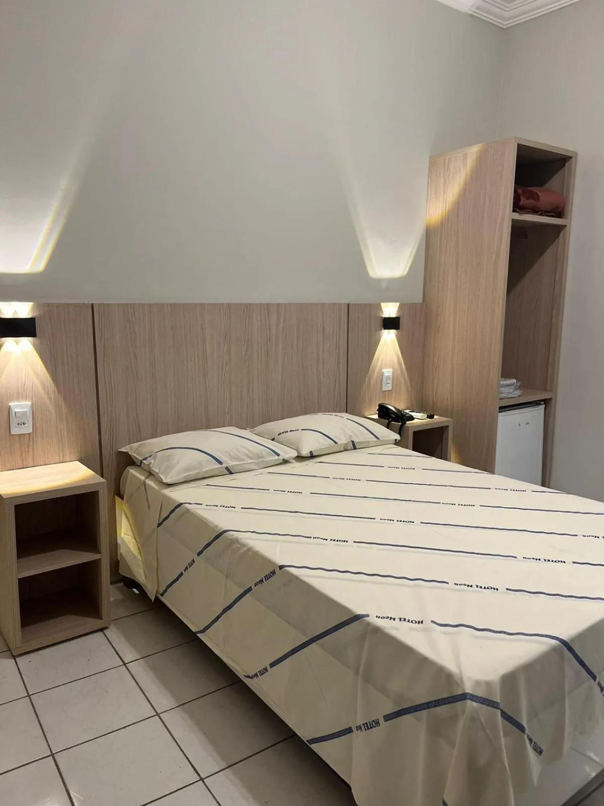 Bed in Hotel Neon - próximo a 25 de março, Bom Retiro e Brás, á 2min do mirante Sampa SKY e pista de skate Anhangabaú