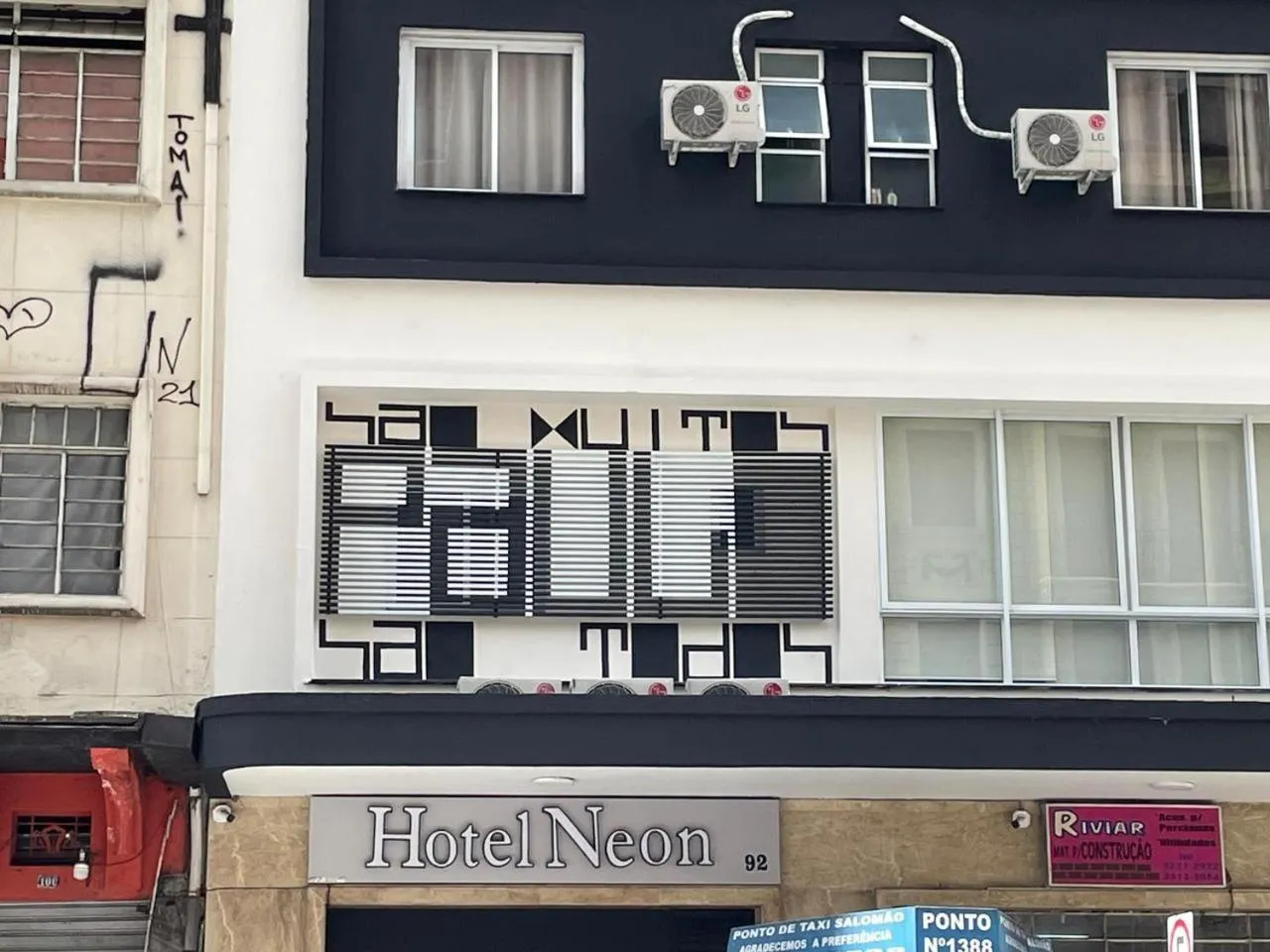 Property building in Hotel Neon - próximo a 25 de março, Bom Retiro e Brás, á 2min do mirante Sampa SKY e pista de skate Anhangabaú