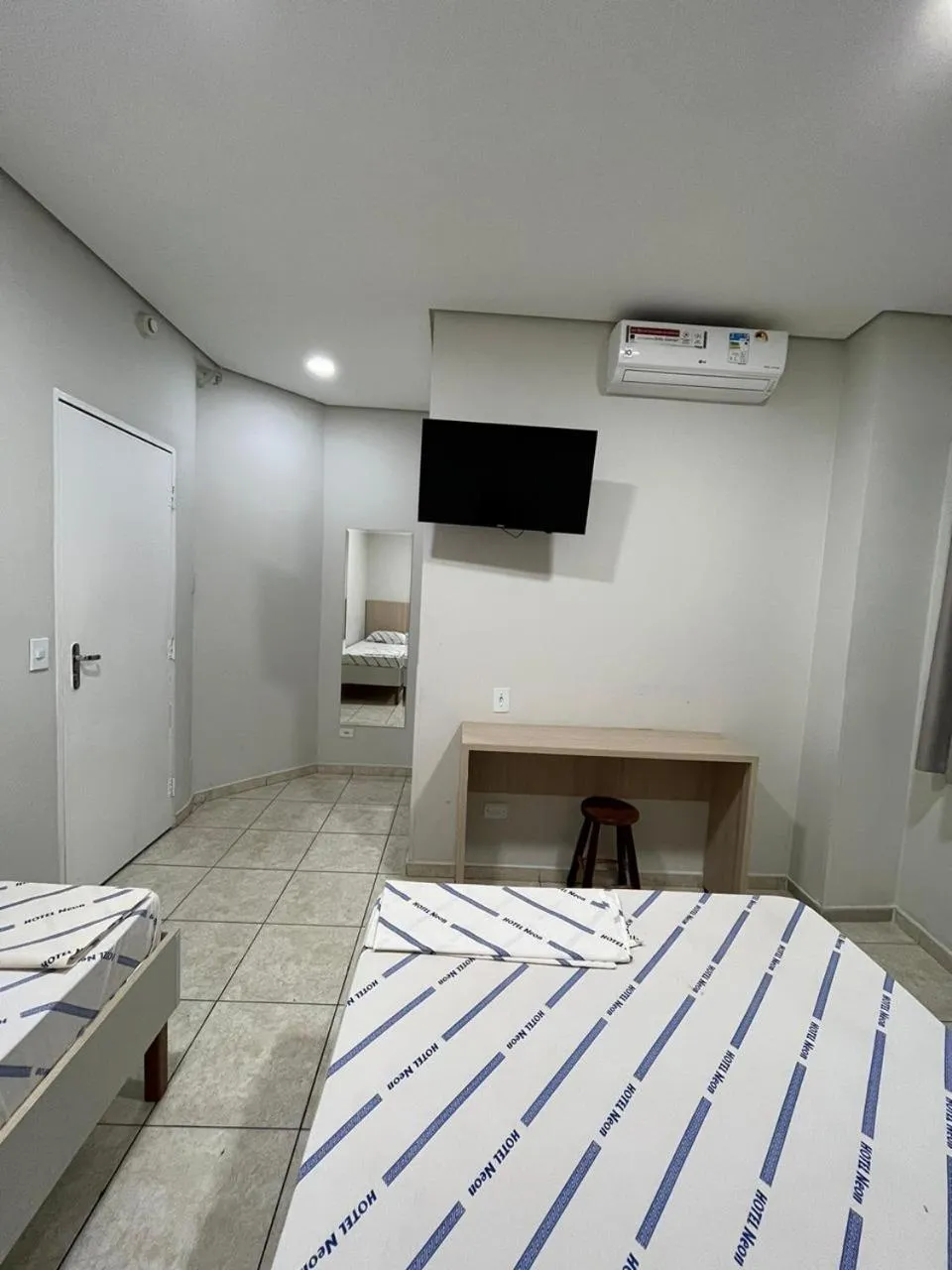 Bed in Hotel Neon - próximo a 25 de março, Bom Retiro e Brás, á 2min do mirante Sampa SKY e pista de skate Anhangabaú