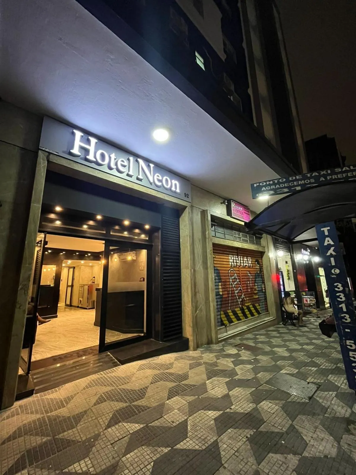 Property building in Hotel Neon - próximo a 25 de março, Bom Retiro e Brás, á 2min do mirante Sampa SKY e pista de skate Anhangabaú