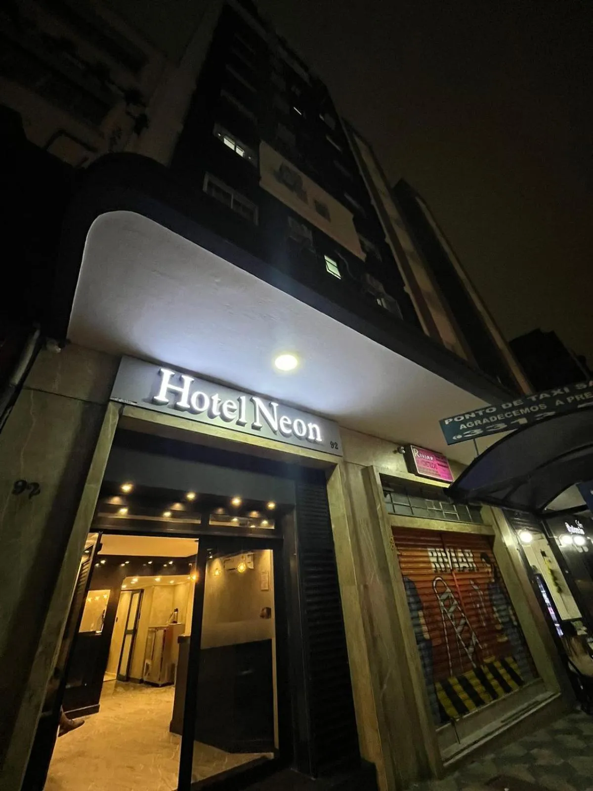 Property building in Hotel Neon - próximo a 25 de março, Bom Retiro e Brás, á 2min do mirante Sampa SKY e pista de skate Anhangabaú