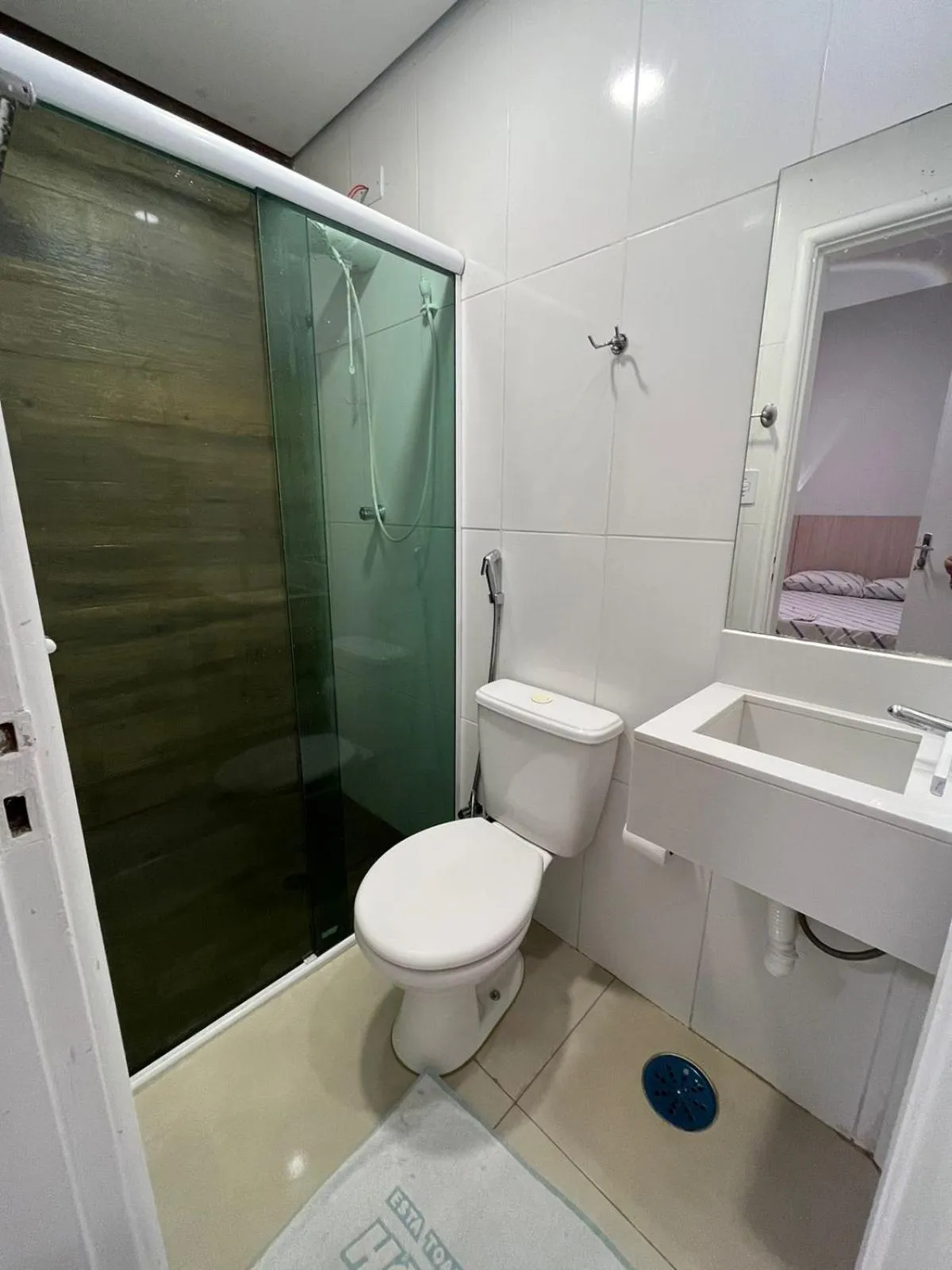 Toilet in Hotel Neon - próximo a 25 de março, Bom Retiro e Brás, á 2min do mirante Sampa SKY e pista de skate Anhangabaú