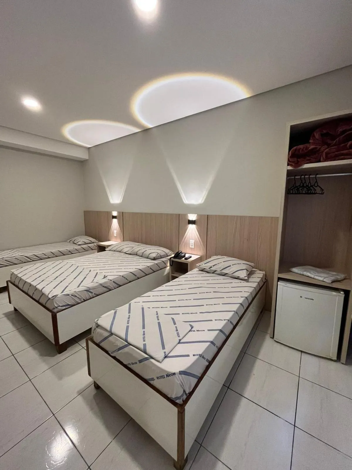 Bed in Hotel Neon - próximo a 25 de março, Bom Retiro e Brás, á 2min do mirante Sampa SKY e pista de skate Anhangabaú