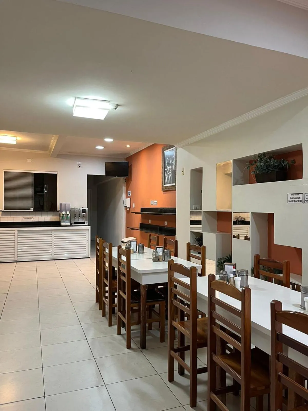 Restaurant/places to eat in Hotel Neon - próximo a 25 de março, Bom Retiro e Brás, á 2min do mirante Sampa SKY e pista de skate Anhangabaú