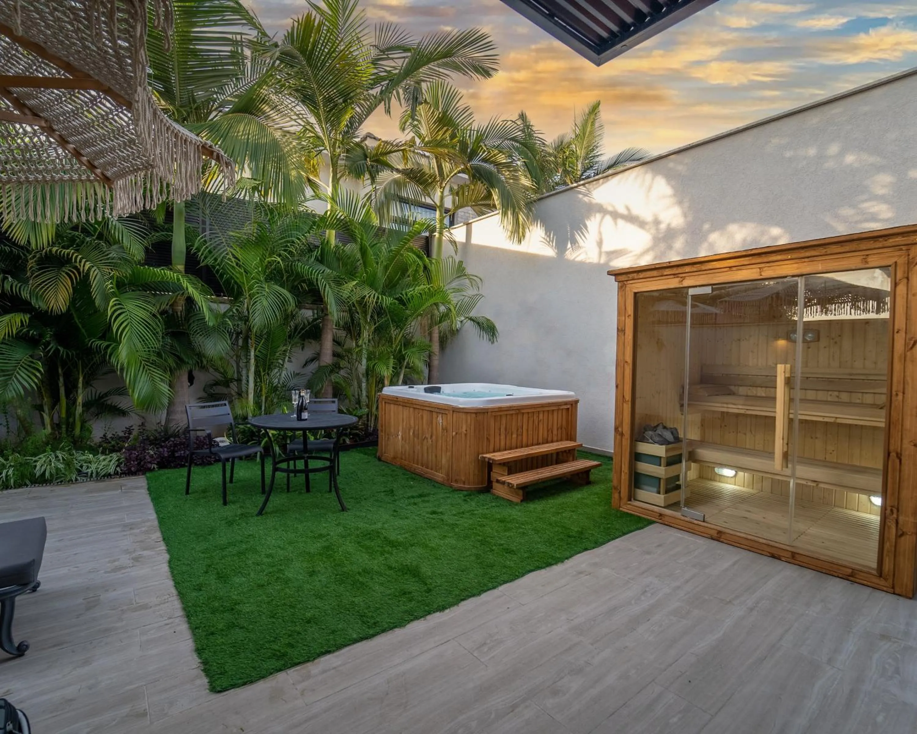 Hot Tub in Dream Island Spa & Health Resort