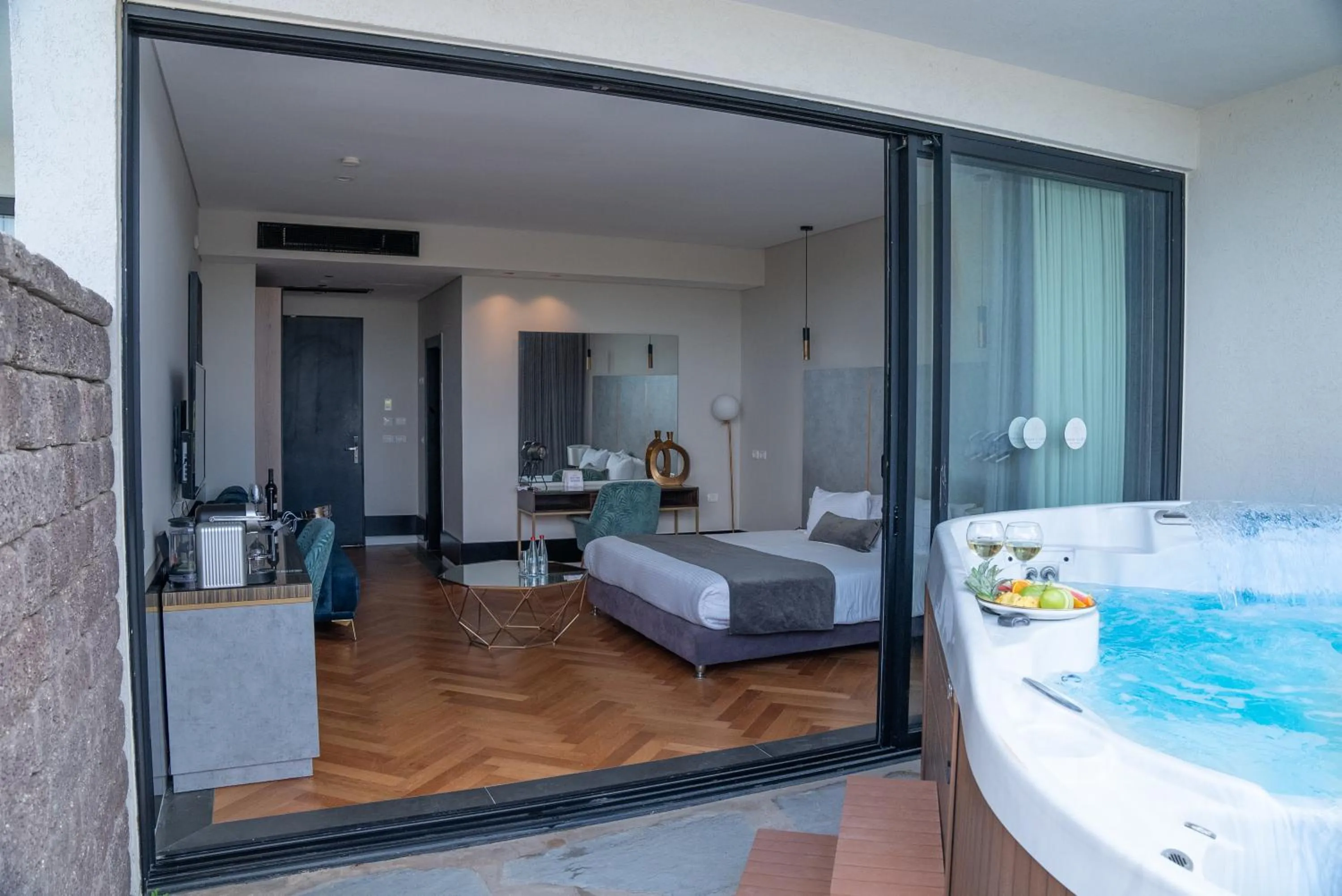 Hot Tub, Bed in Dream Island Spa & Health Resort