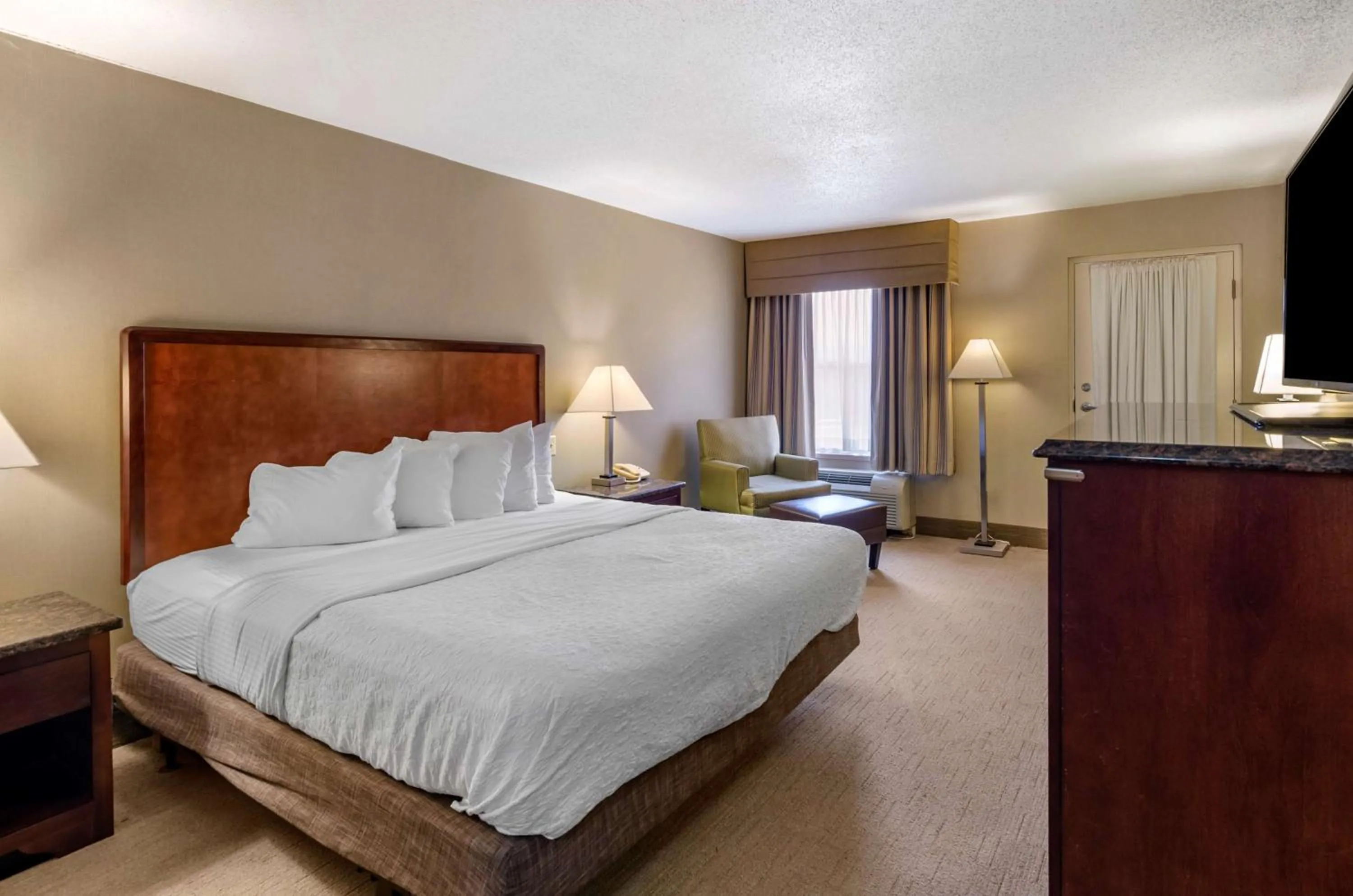 Bedroom, Bed in Best Western Plus Inn at Hunt Ridge