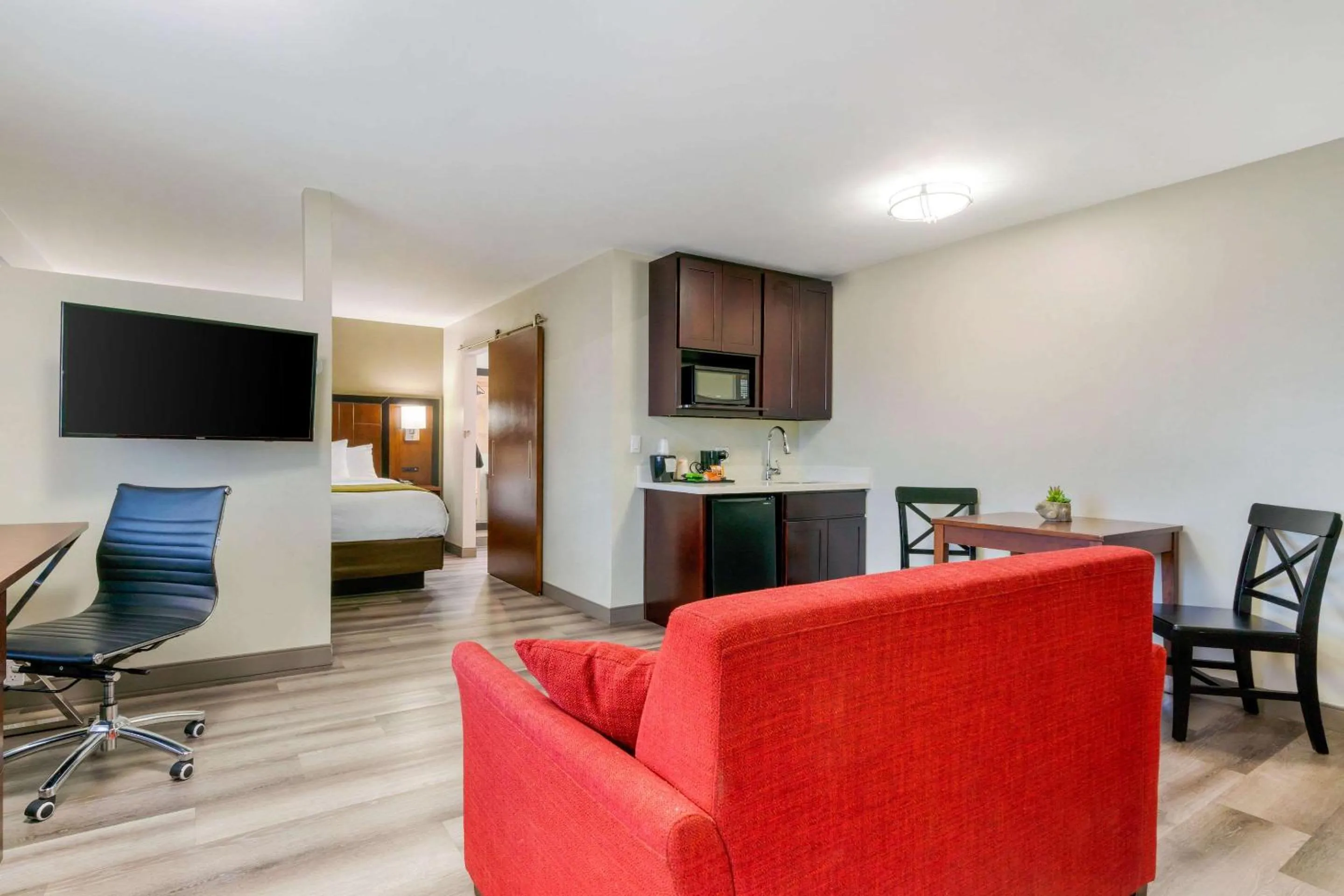 Photo of the whole room in Comfort Inn Antioch - Century Plaza