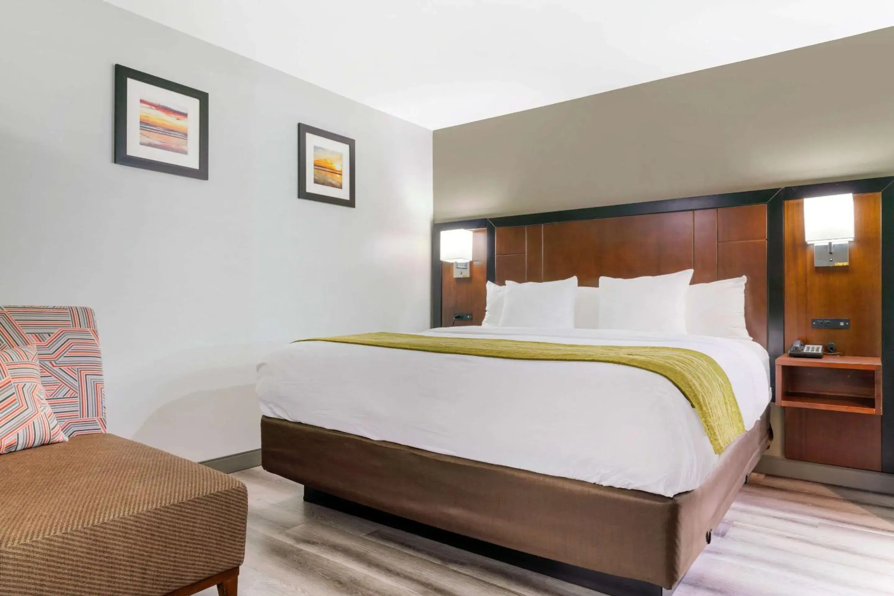 Photo of the whole room, Bed in Comfort Inn Antioch - Century Plaza Photo of the whole room, Bed in Comfort Inn Antioch - Century Plaza