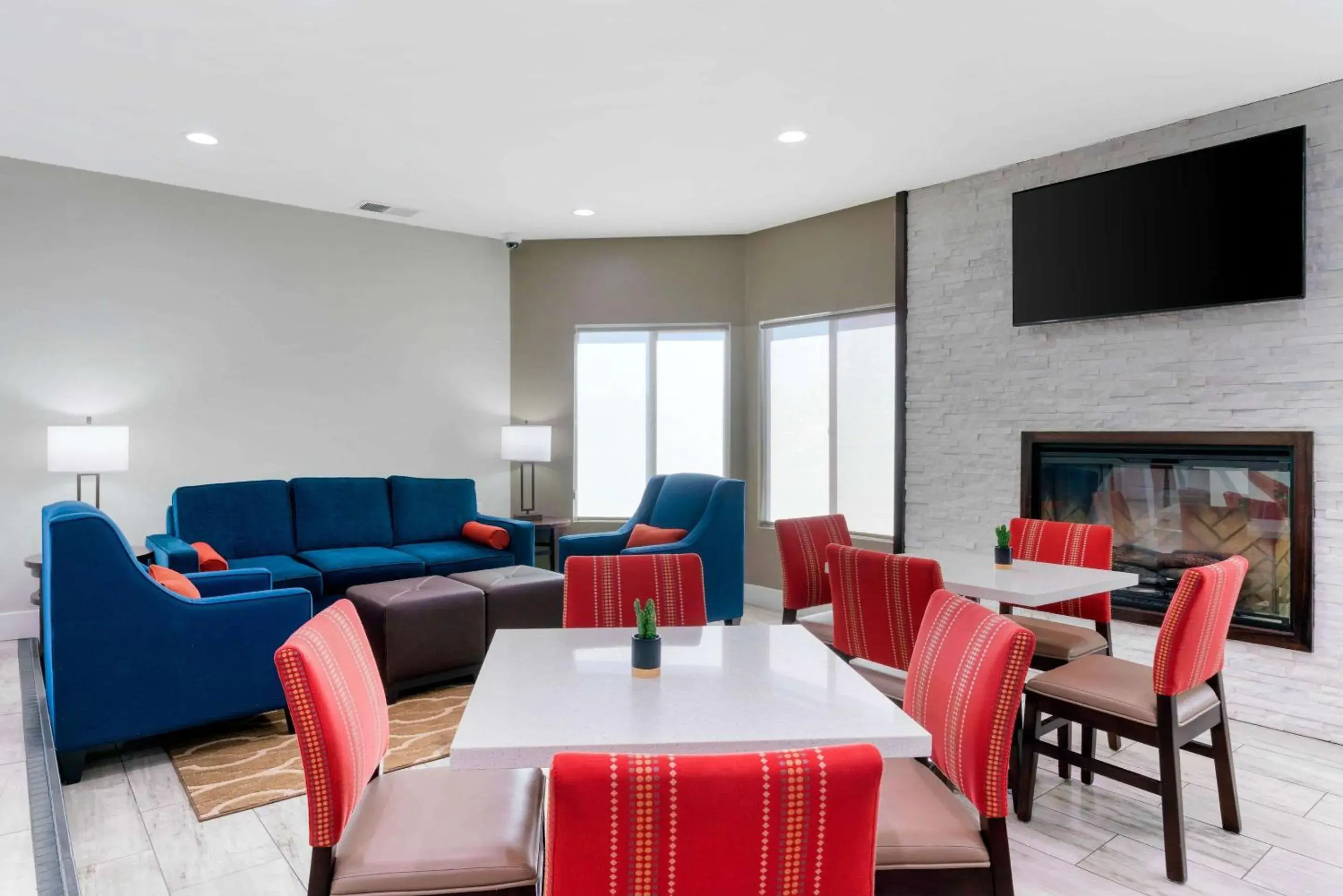 Lobby or reception in Comfort Inn Antioch - Century Plaza Lobby or reception in Comfort Inn Antioch - Century Plaza