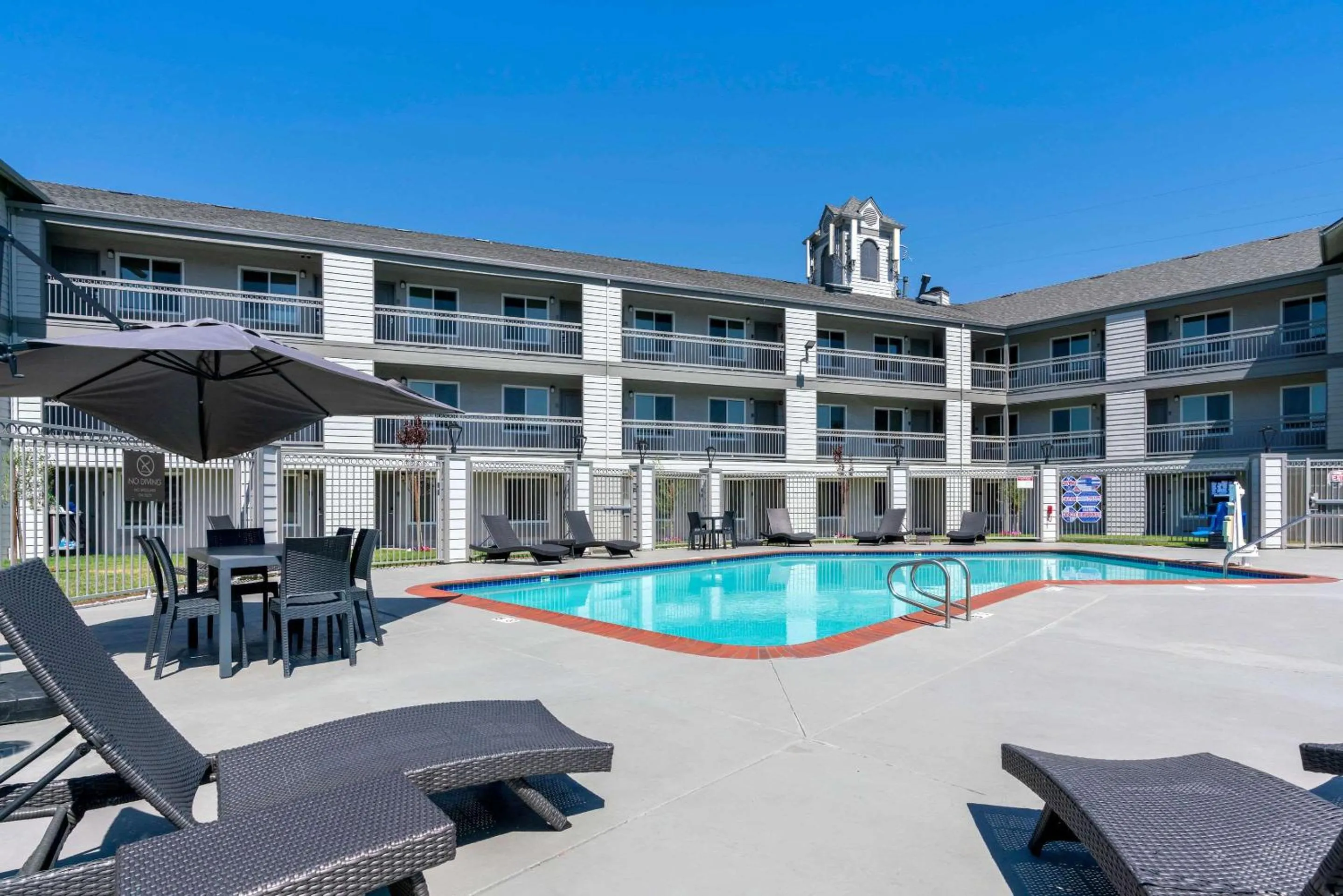 Property building in Comfort Inn Antioch - Century Plaza