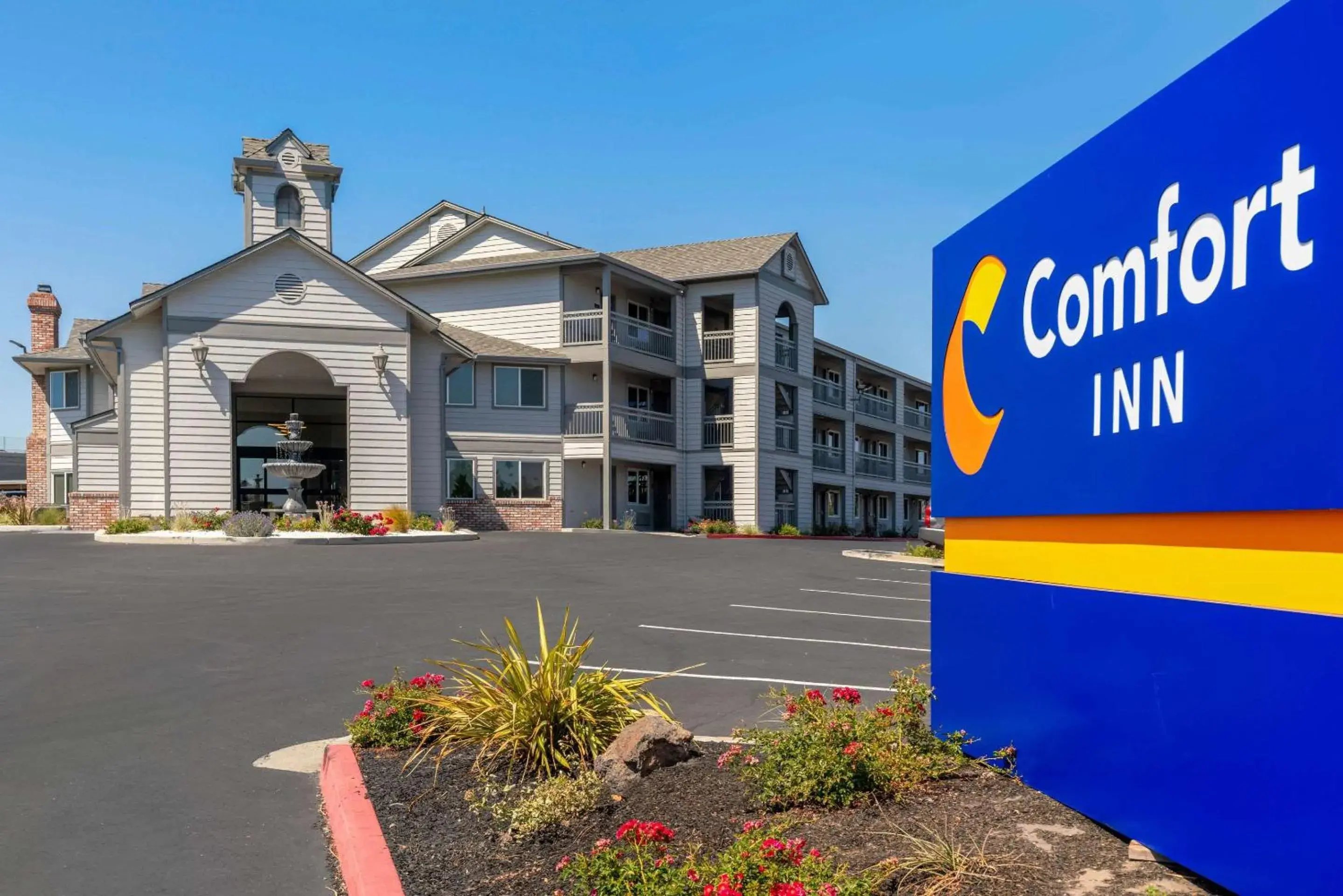Property building in Comfort Inn Antioch - Century Plaza Property building in Comfort Inn Antioch - Century Plaza