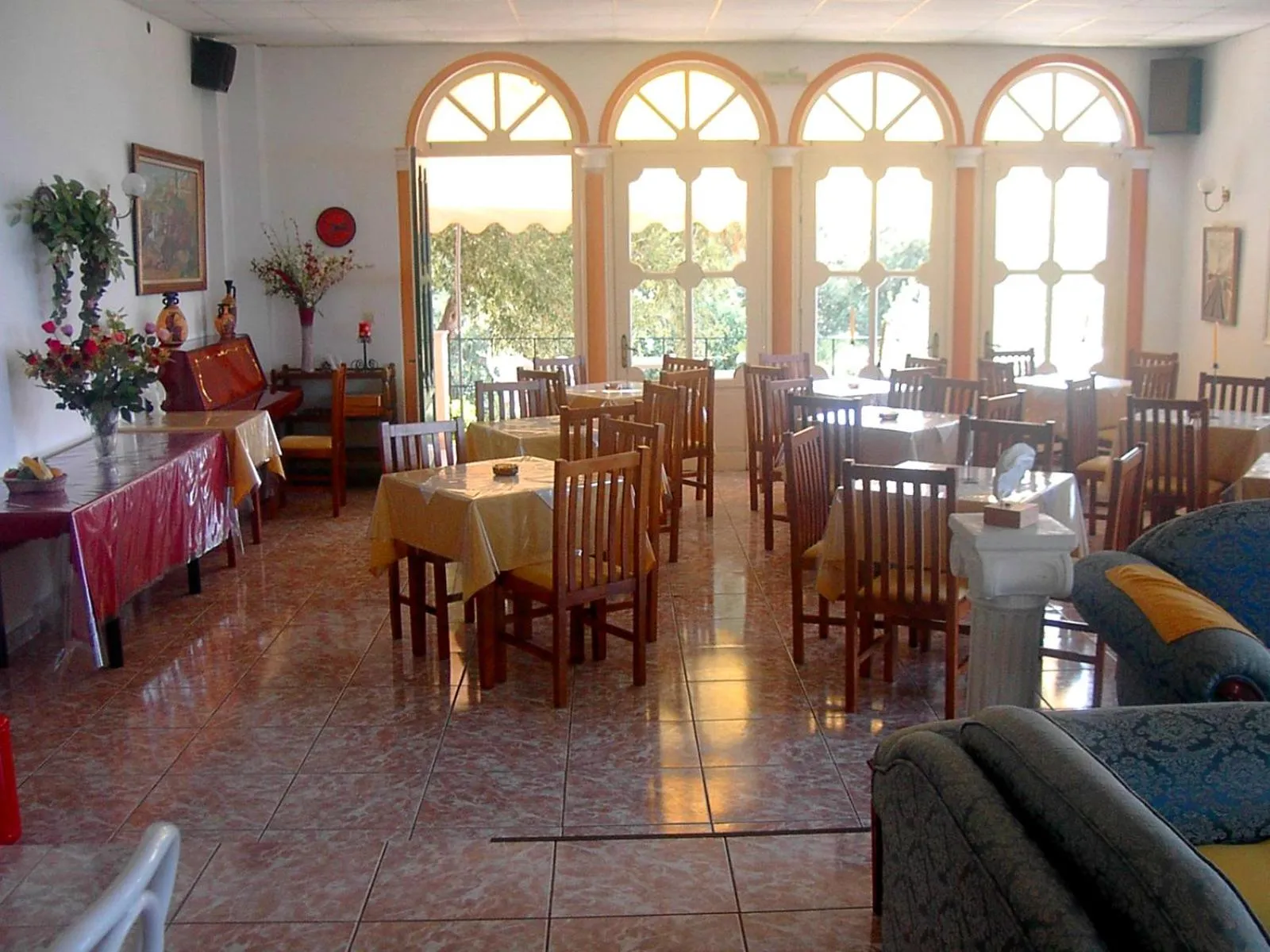 Restaurant/places to eat in APRAOS BAY HOTEL