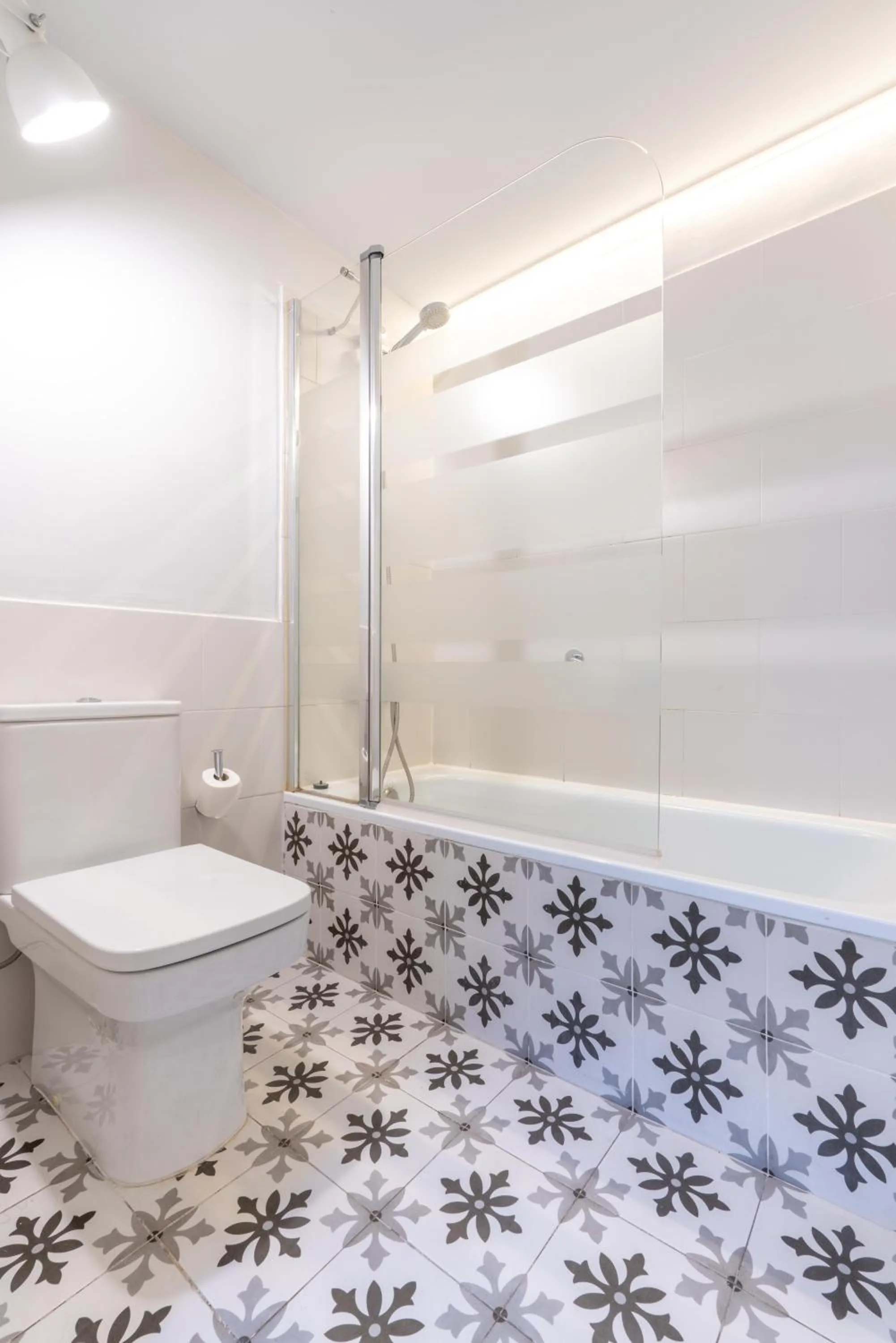 Toilet in Serennia Fira Gran Via Exclusive Rooms