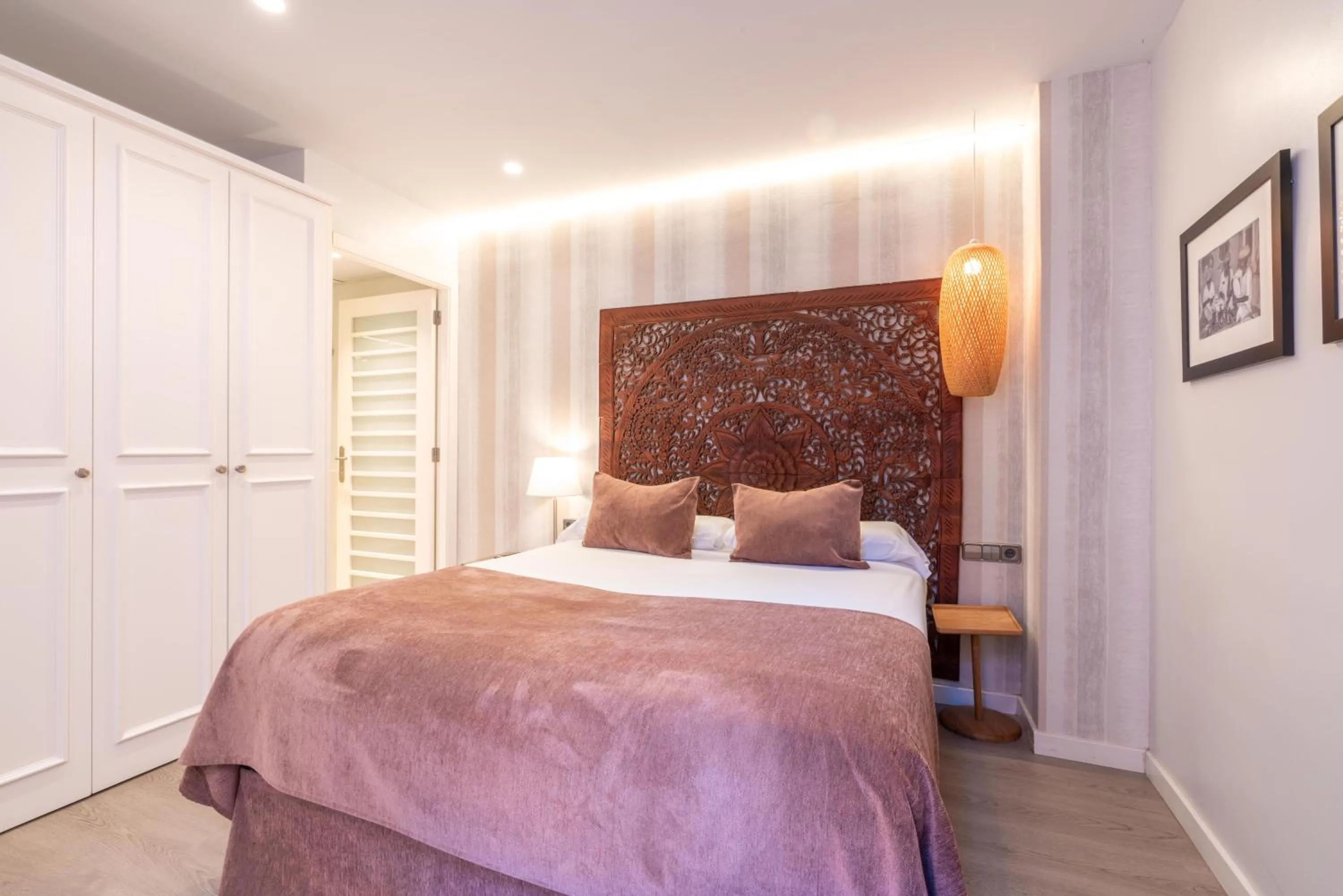 Bed in Serennia Fira Gran Via Exclusive Rooms