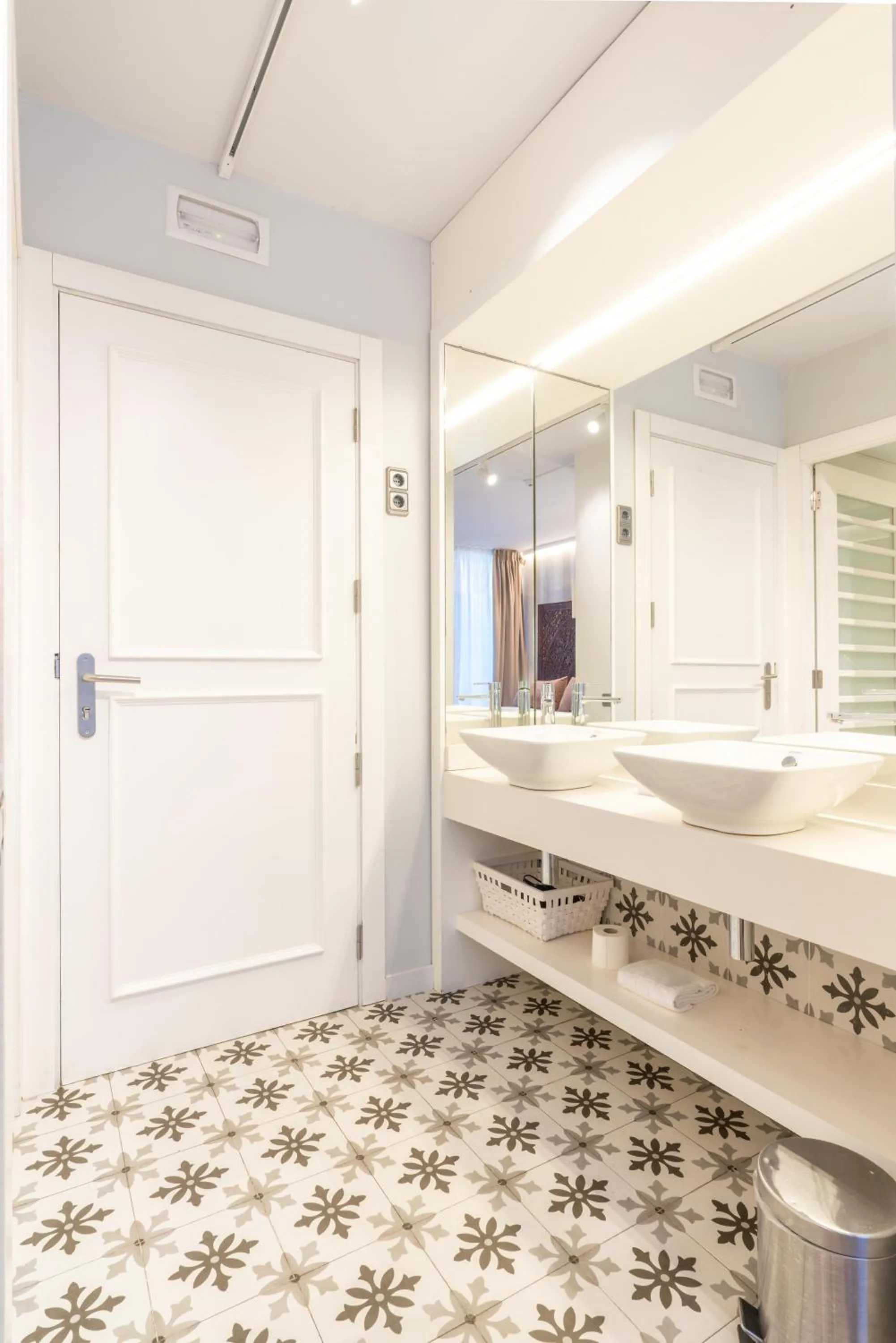 Bathroom in Serennia Fira Gran Via Exclusive Rooms