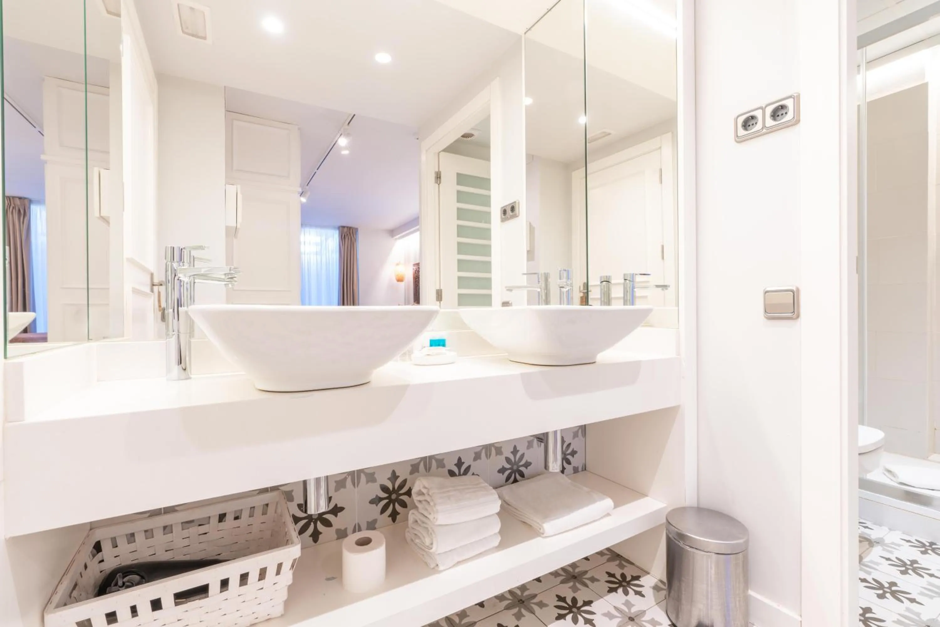 Bathroom in Serennia Fira Gran Via Exclusive Rooms