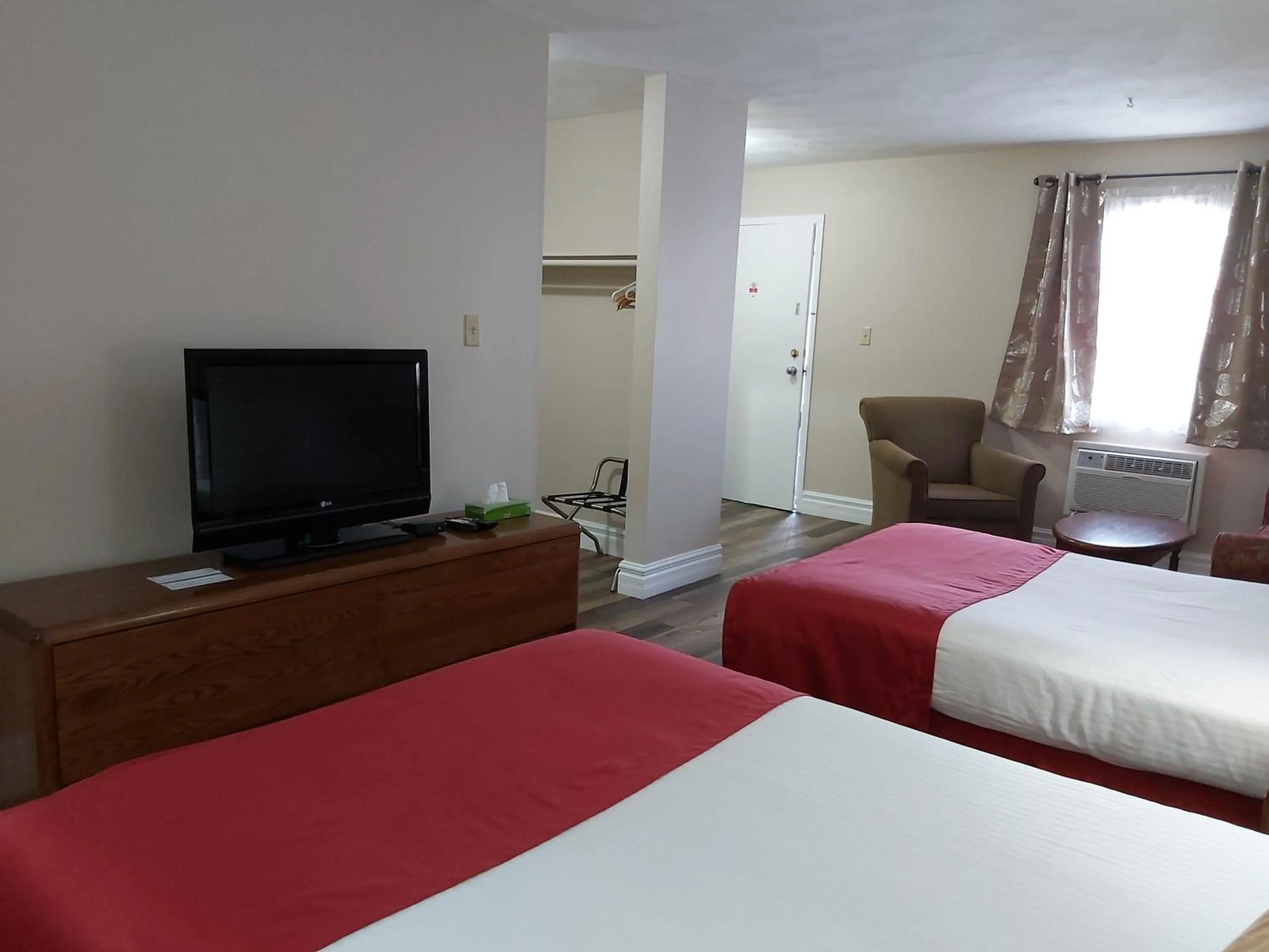 TV and multimedia, Bed in Seely's Motel