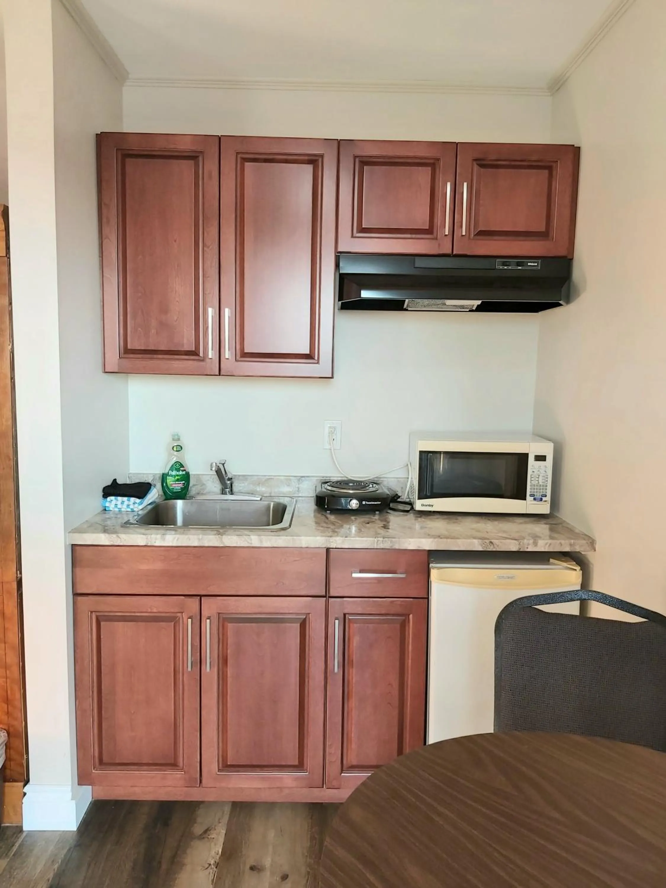Kitchen or kitchenette in Seely's Motel