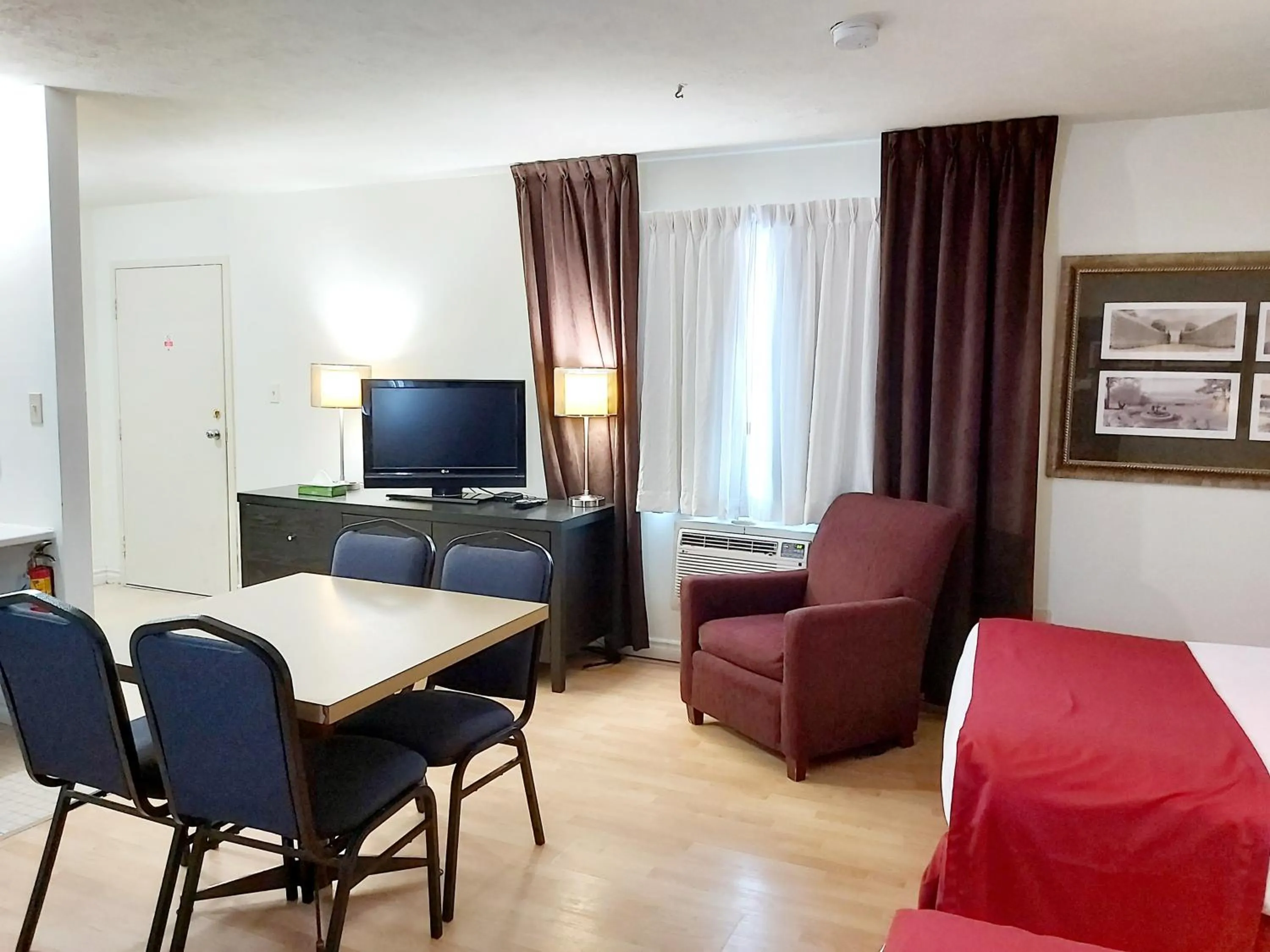 Dining area in Seely's Motel