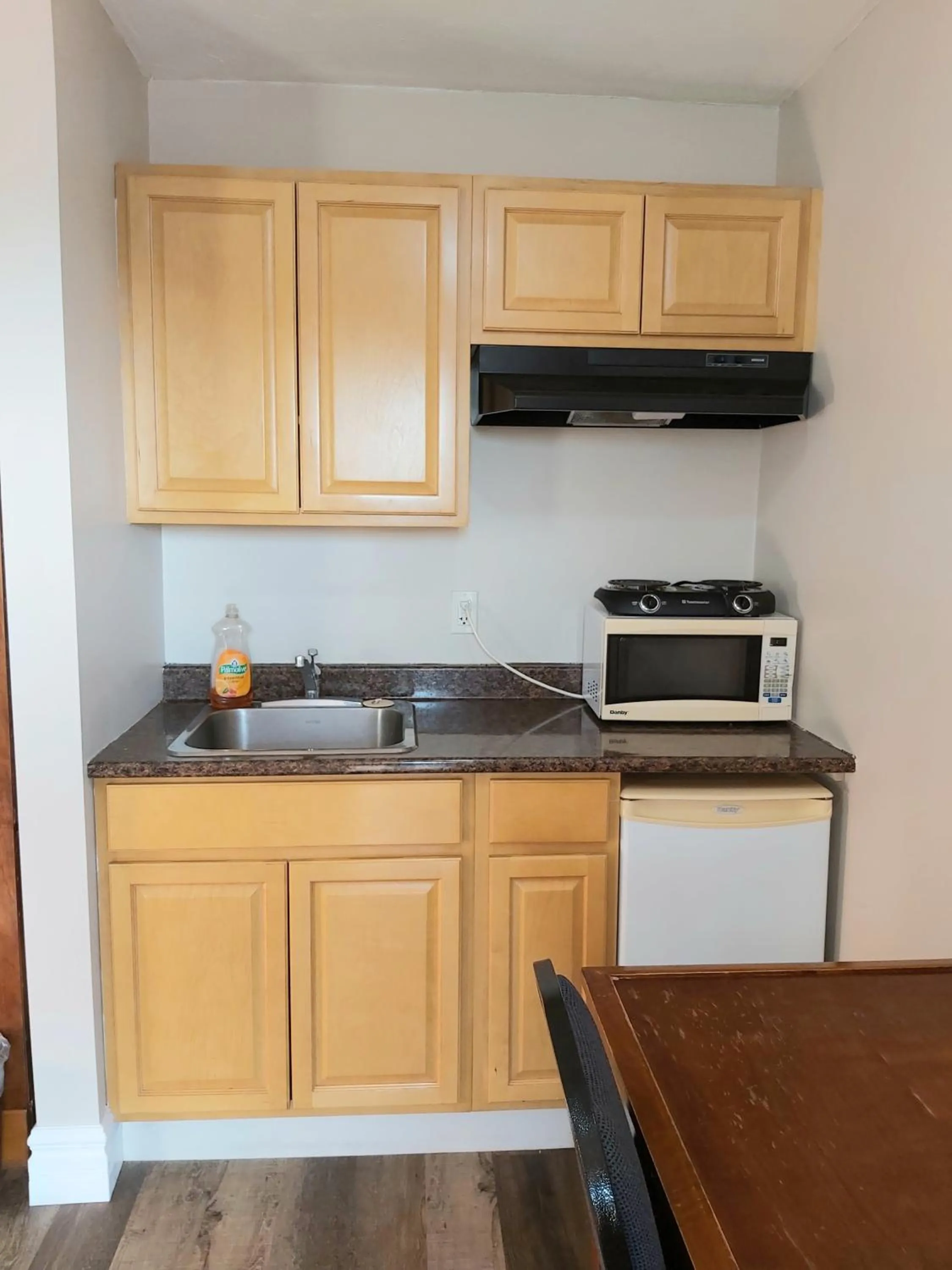 Kitchen or kitchenette in Seely's Motel