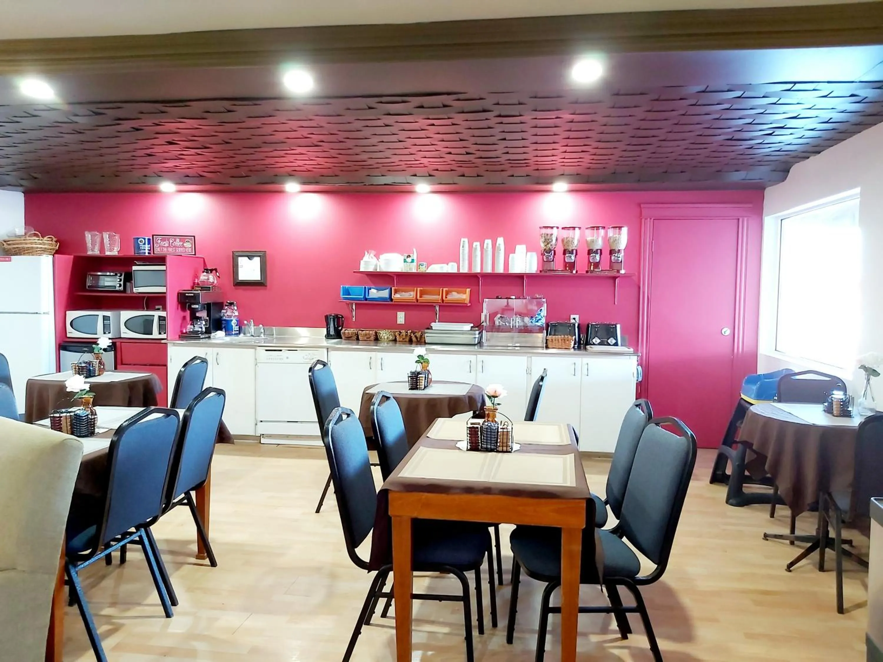 Continental breakfast in Seely's Motel