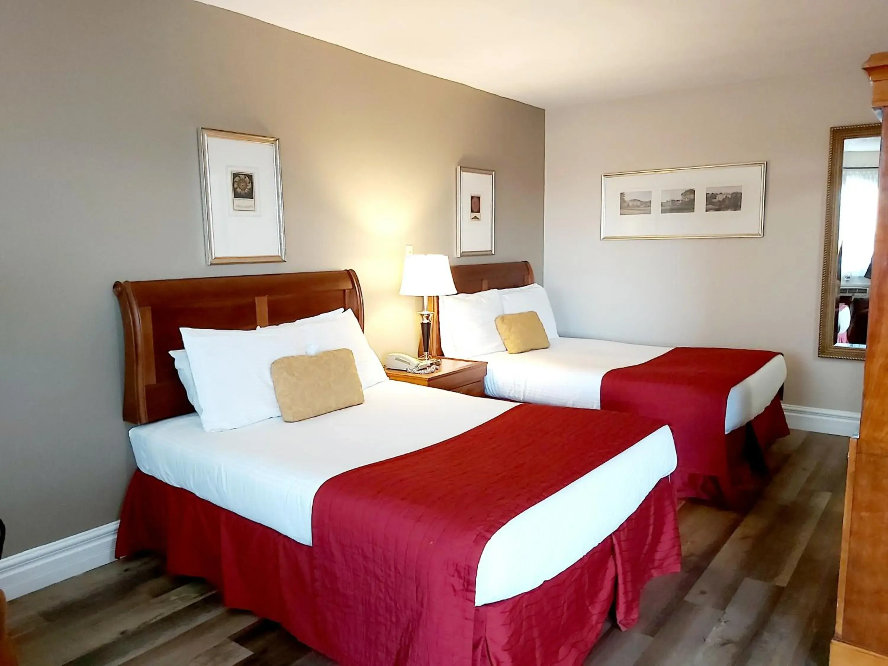 Two Double beds with Kitchenette in Seely's Motel Two Double beds with Kitchenette in Seely's Motel