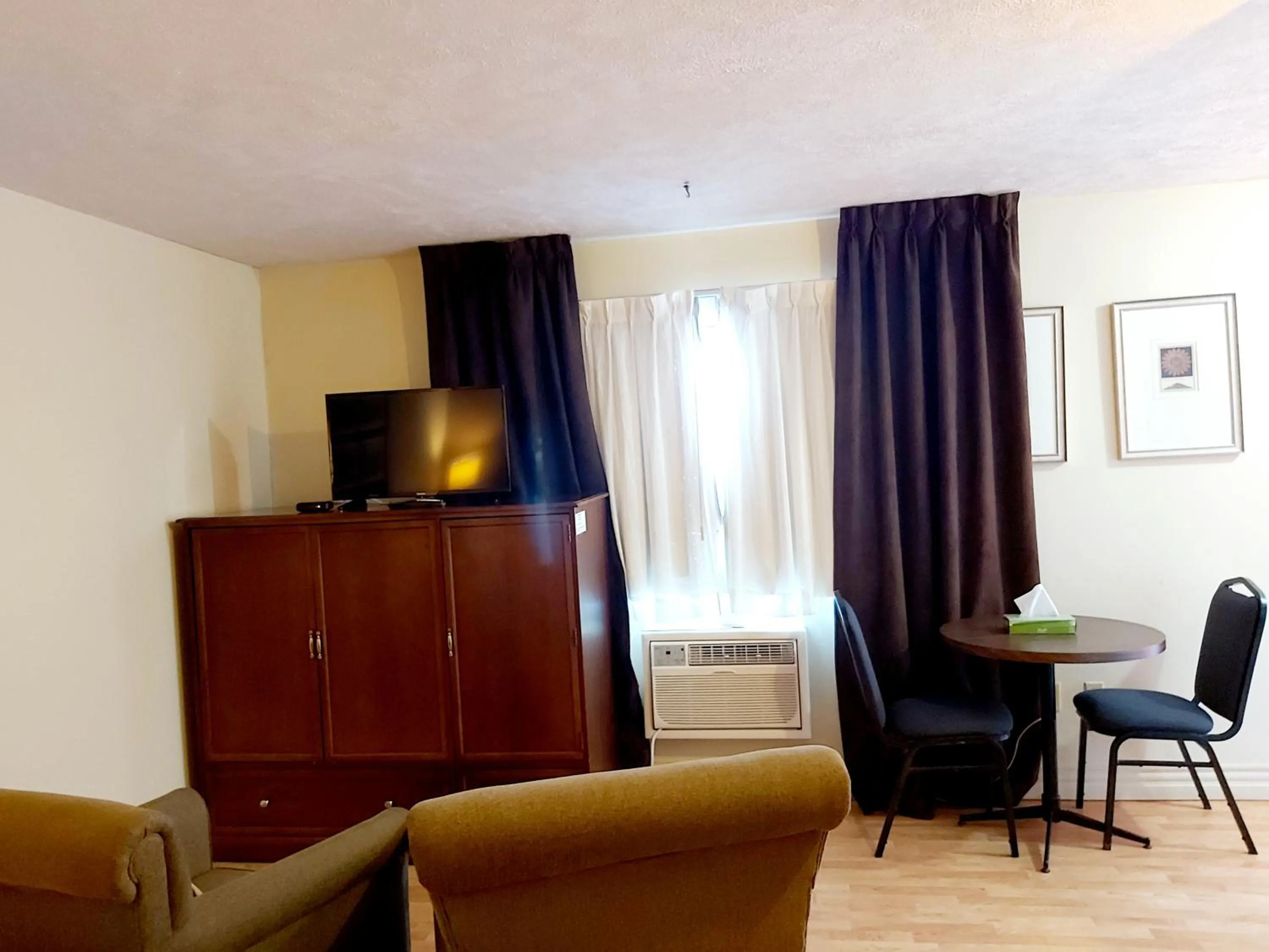 TV and multimedia in Seely's Motel