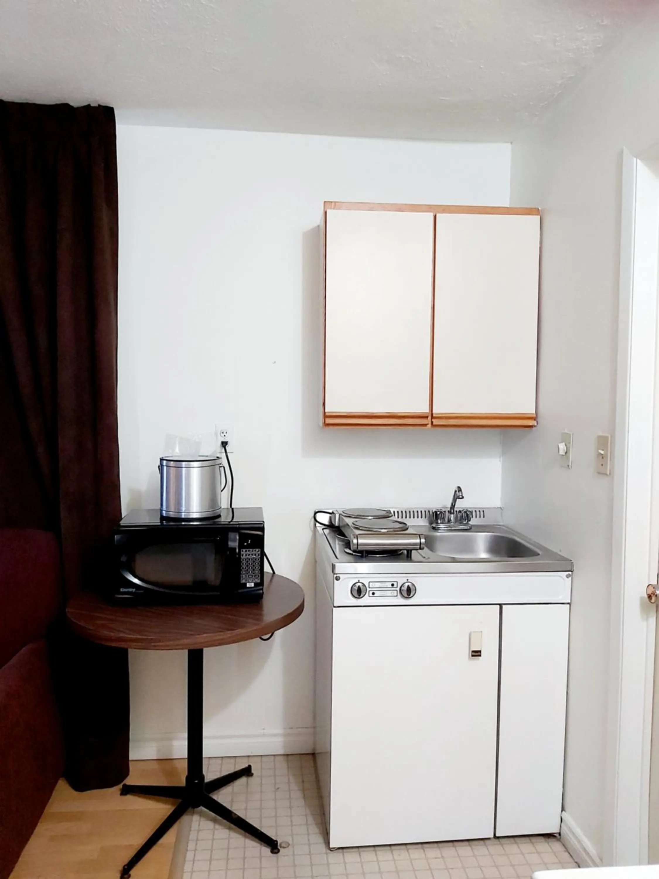 Kitchen or kitchenette in Seely's Motel