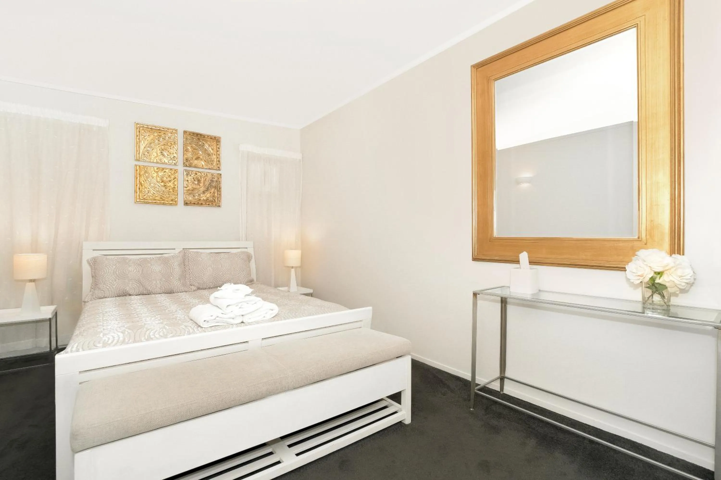 Bedroom, Bed in Coromandel Apartments