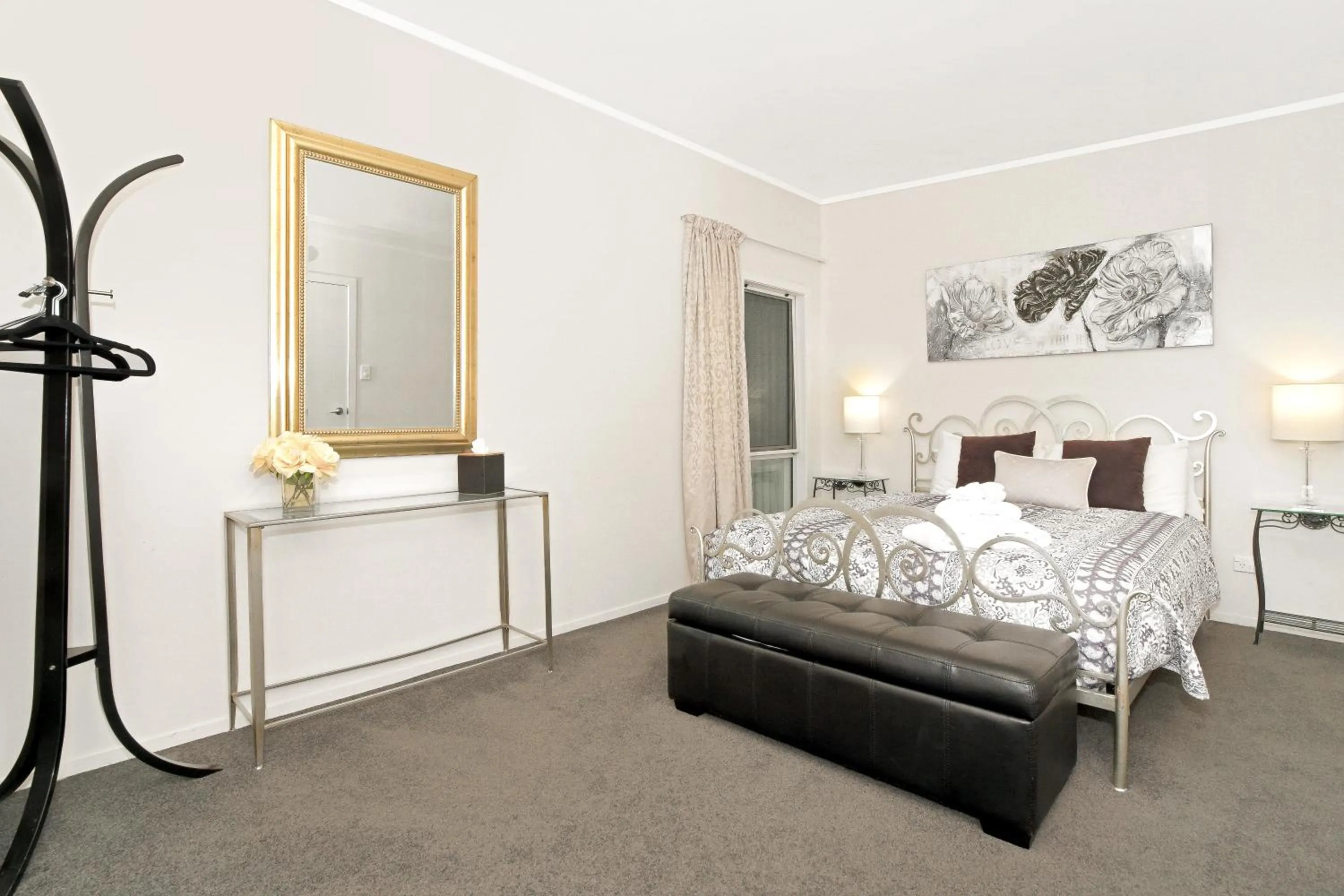 Bedroom, Bed in Coromandel Apartments