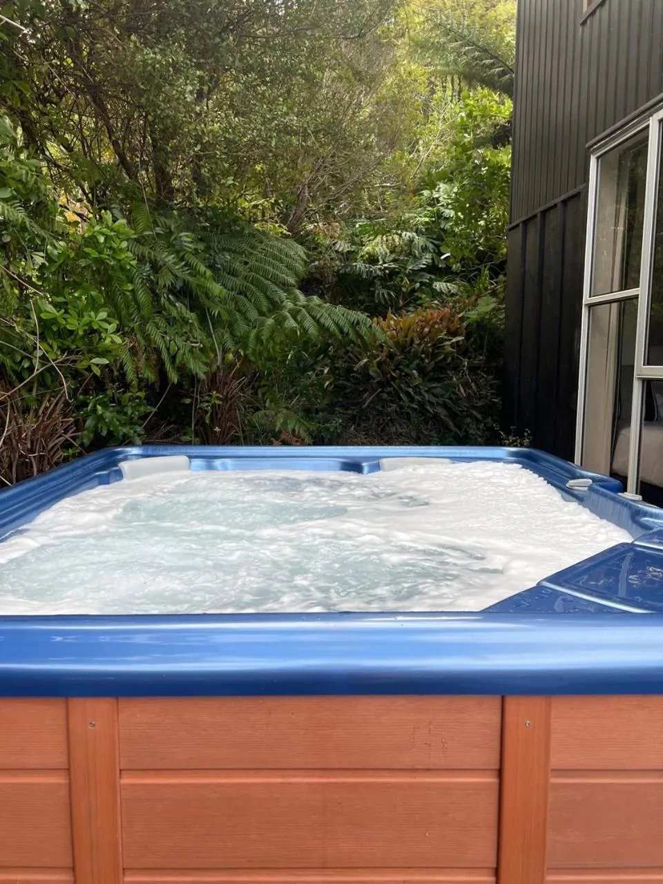 Hot Tub in Coromandel Apartments