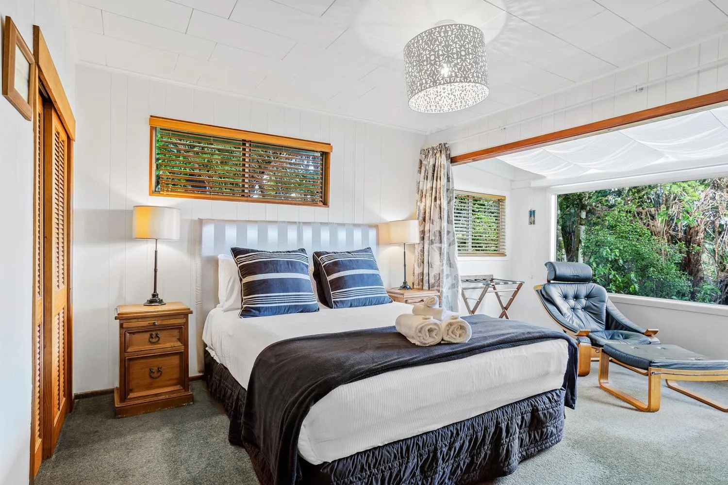 Bedroom, Bed in Coromandel Apartments