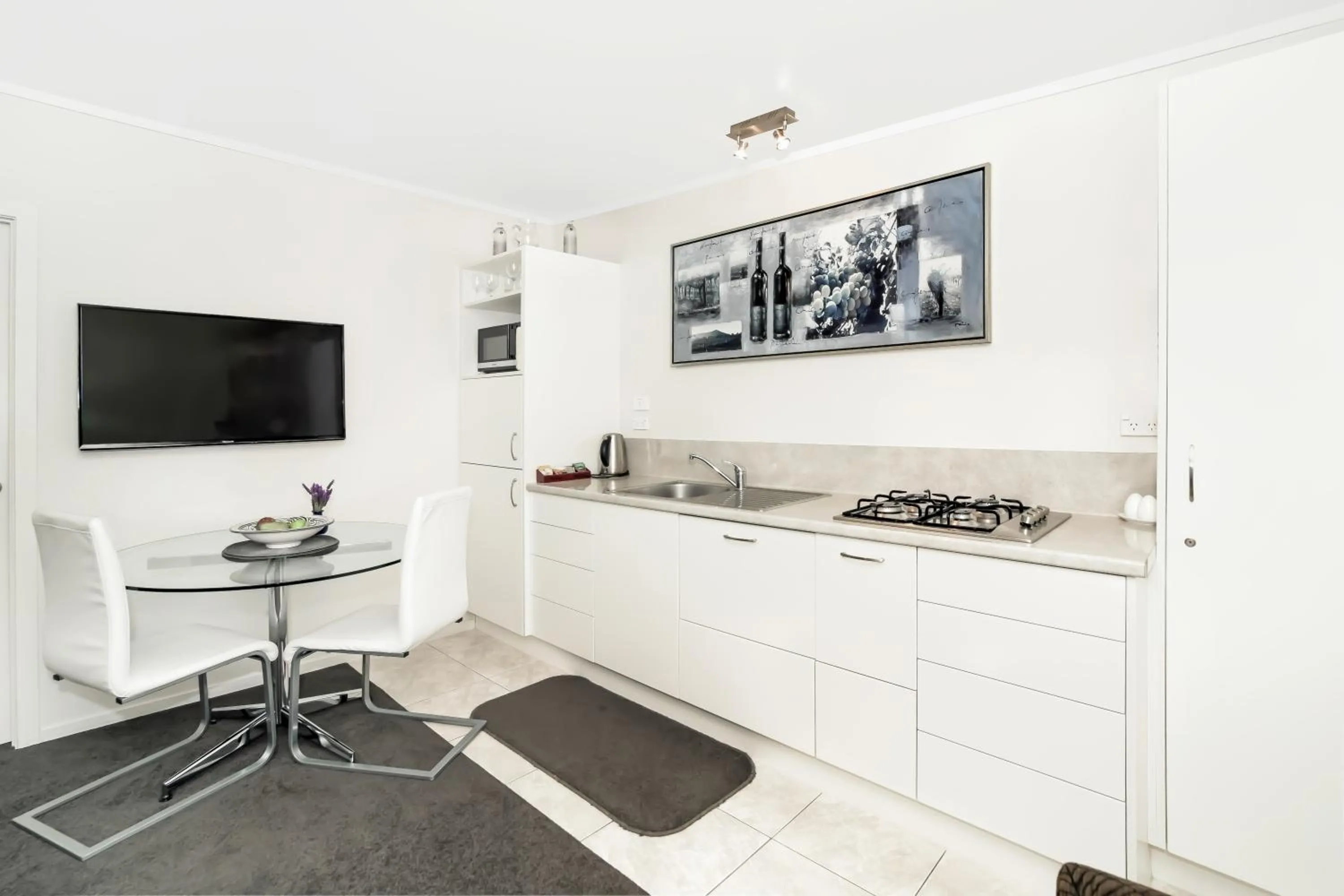Kitchen or kitchenette in Coromandel Apartments