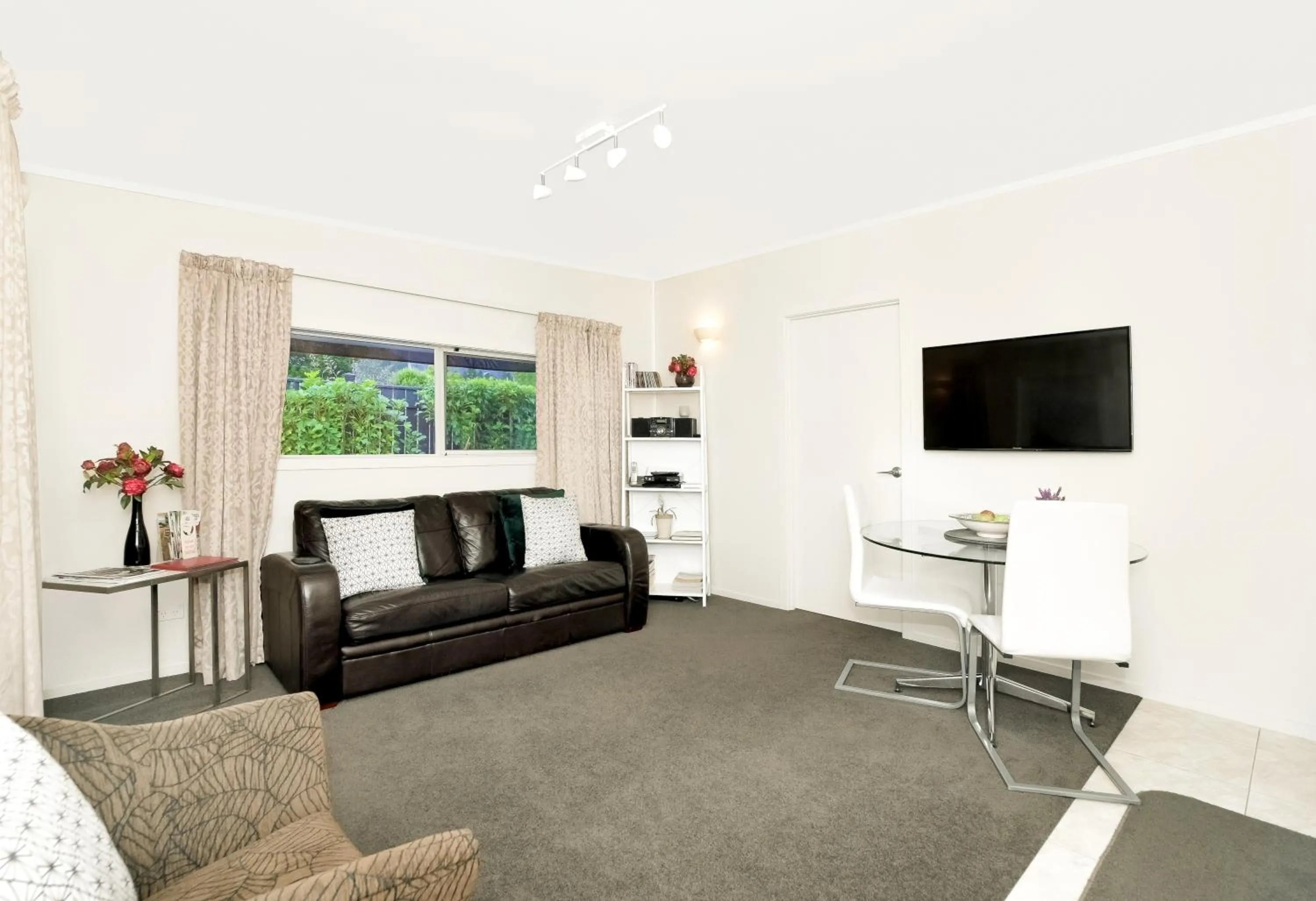 TV and multimedia in Coromandel Apartments