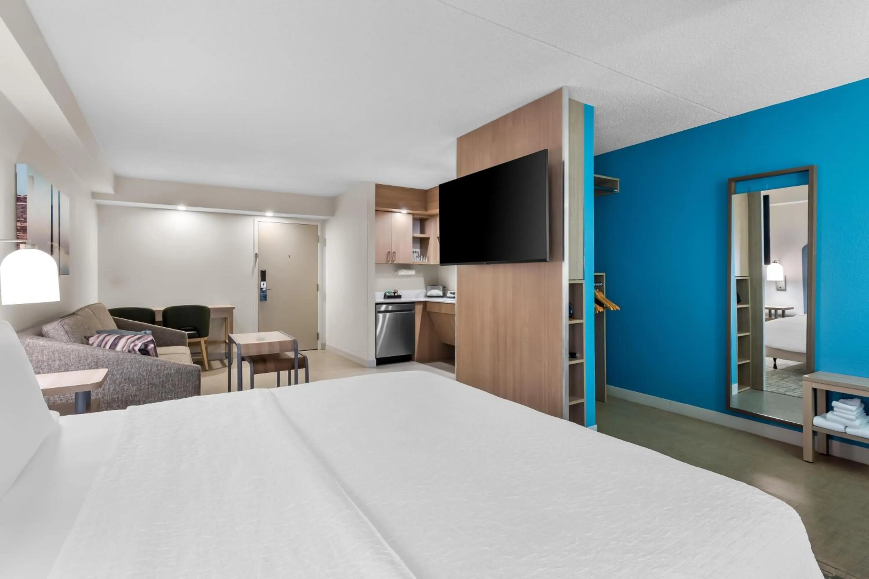 Living room, Bed in Homewood Suites by Hilton Oklahoma City Airport