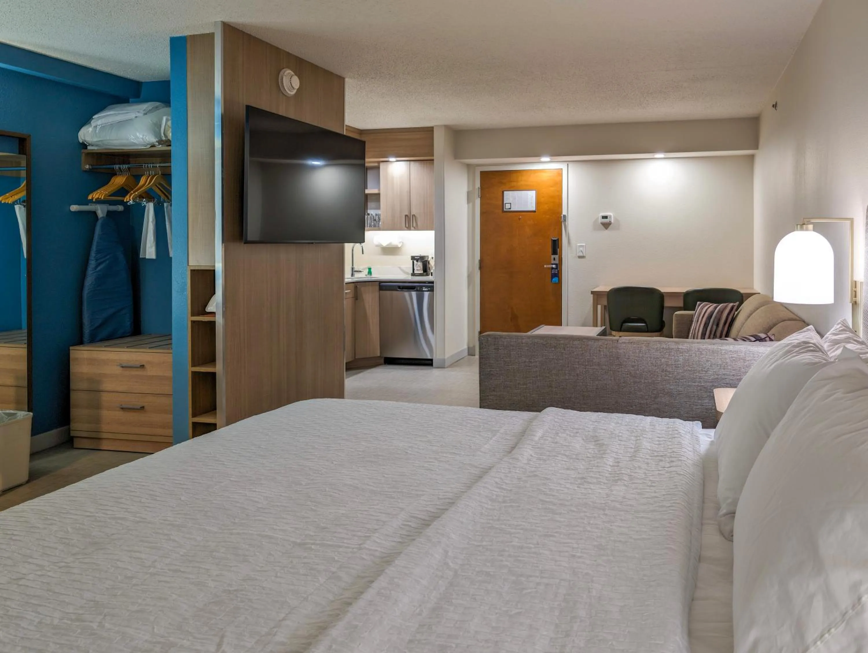 Photo of the whole room, Bed in Homewood Suites by Hilton Oklahoma City Airport