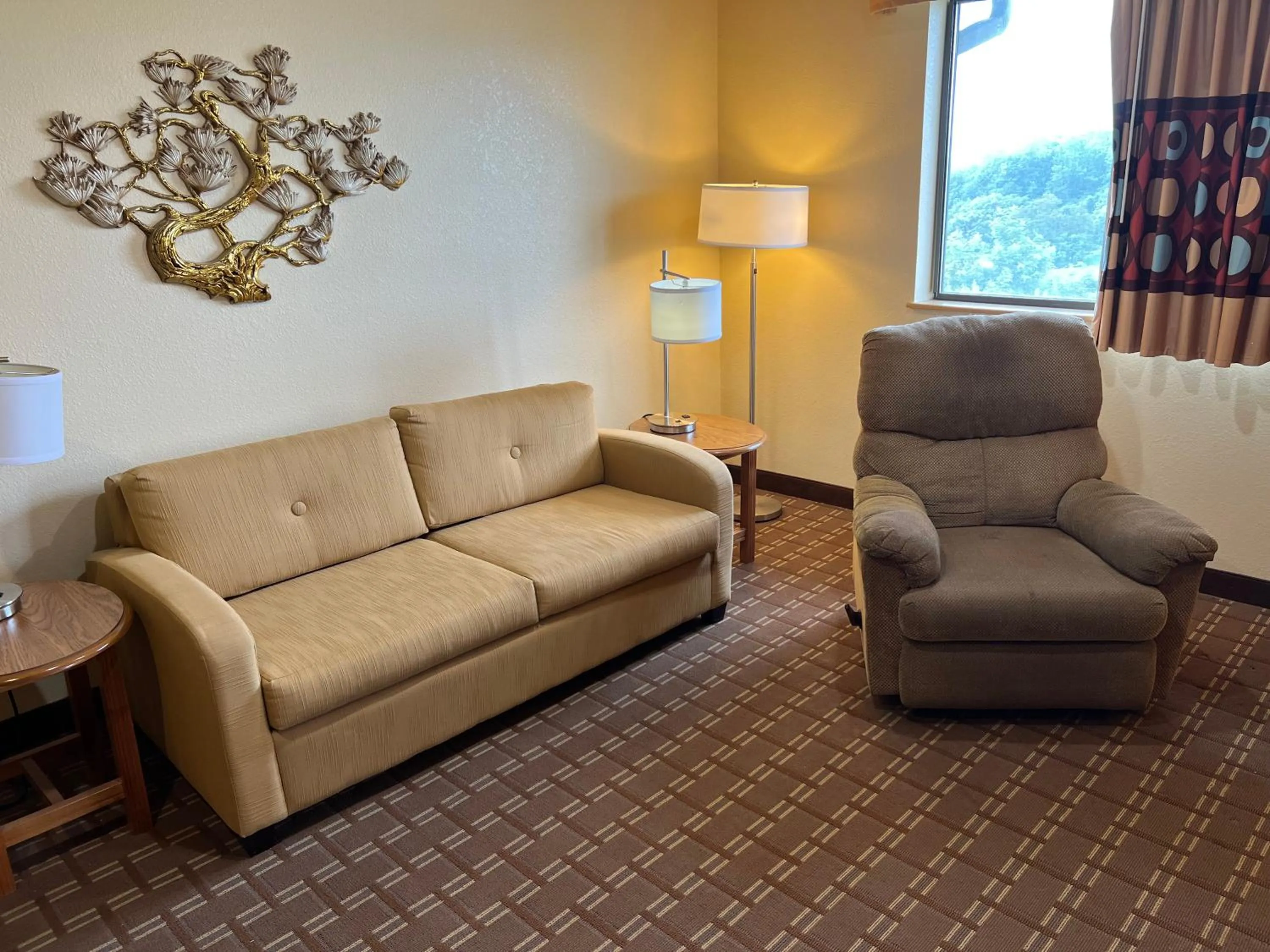 Seating area in Super 8 by Wyndham Altoona