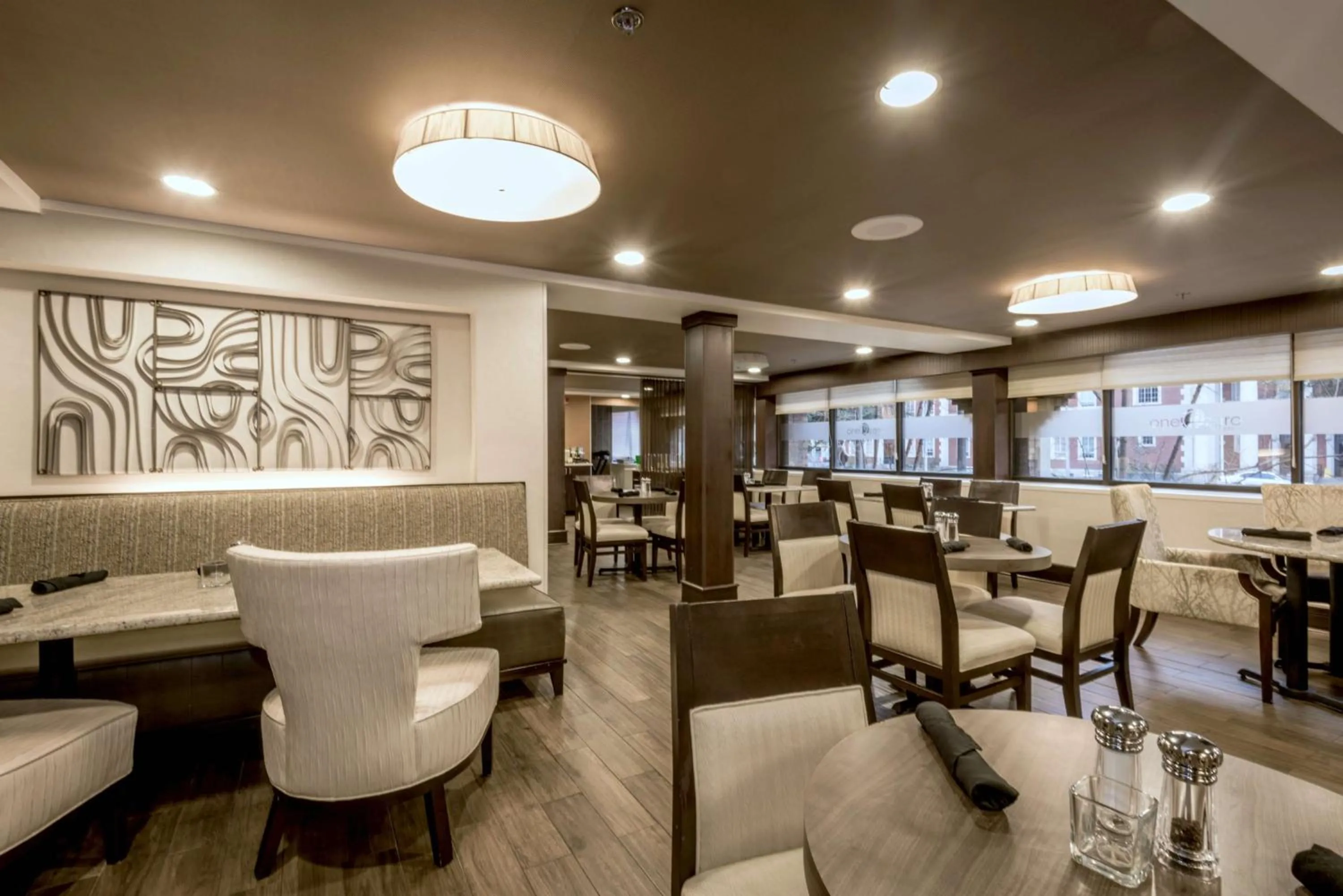 Restaurant/places to eat in DoubleTree by Hilton Montgomery Downtown
