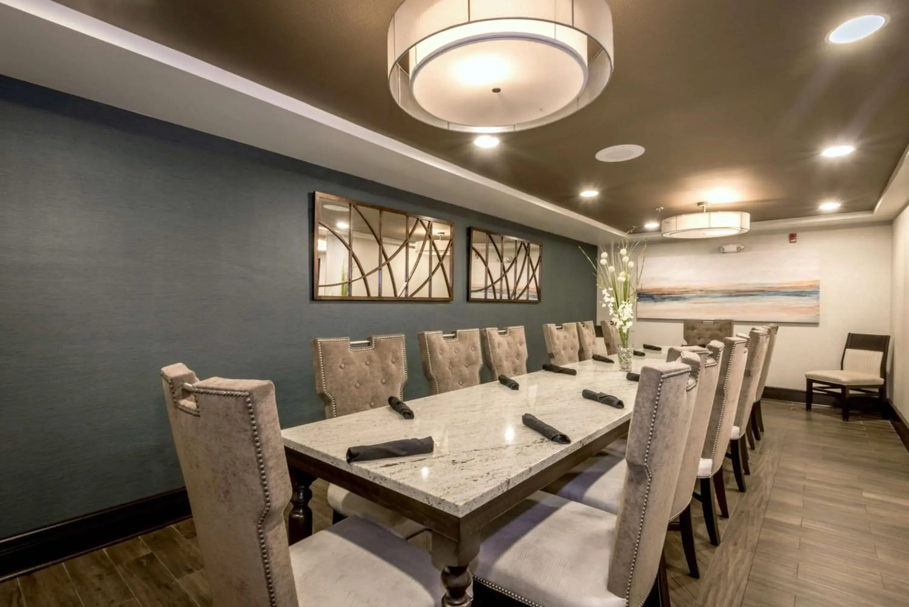 Restaurant/places to eat in DoubleTree by Hilton Montgomery Downtown Restaurant/places to eat in DoubleTree by Hilton Montgomery Downtown