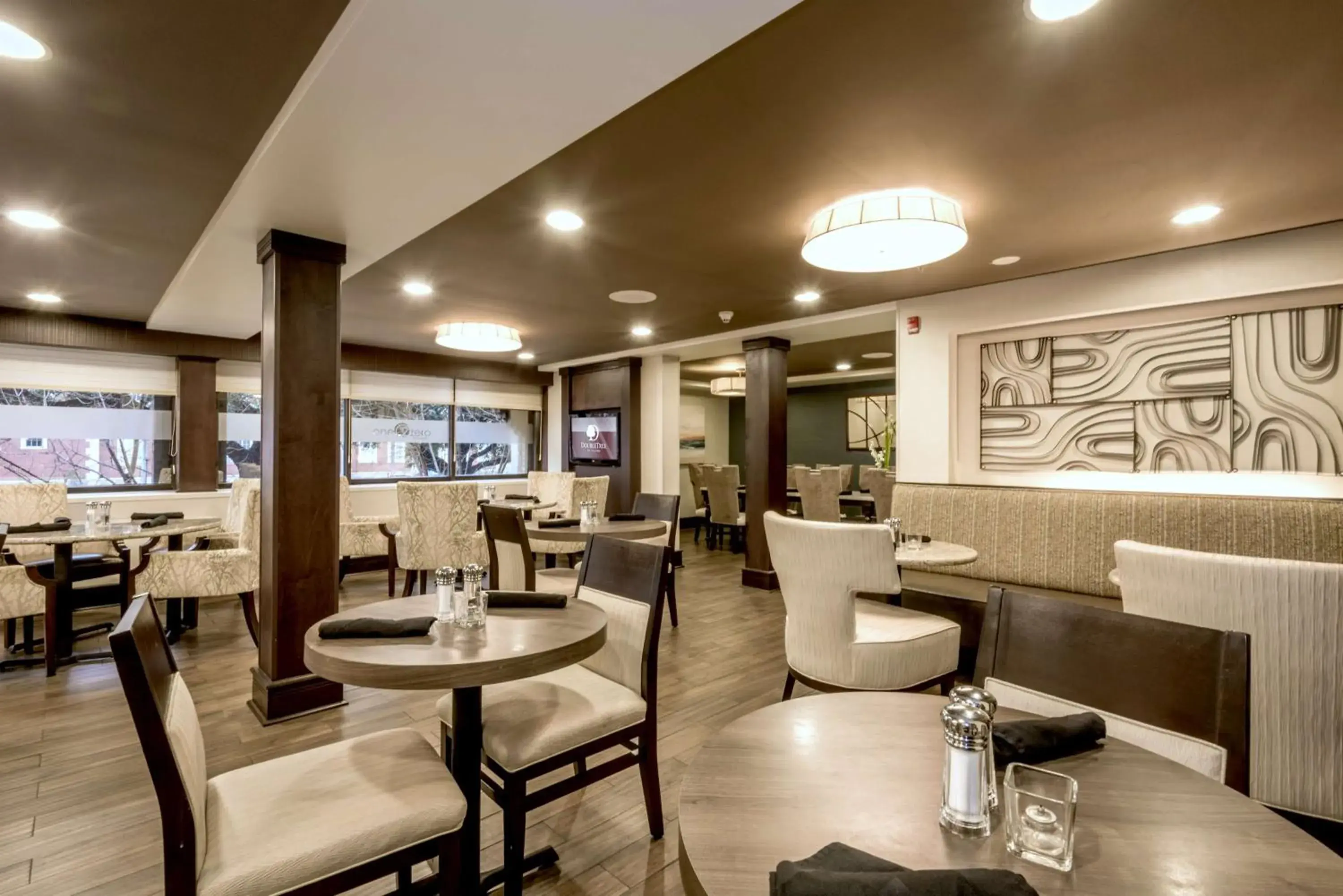 Restaurant/places to eat in DoubleTree by Hilton Montgomery Downtown Restaurant/places to eat in DoubleTree by Hilton Montgomery Downtown