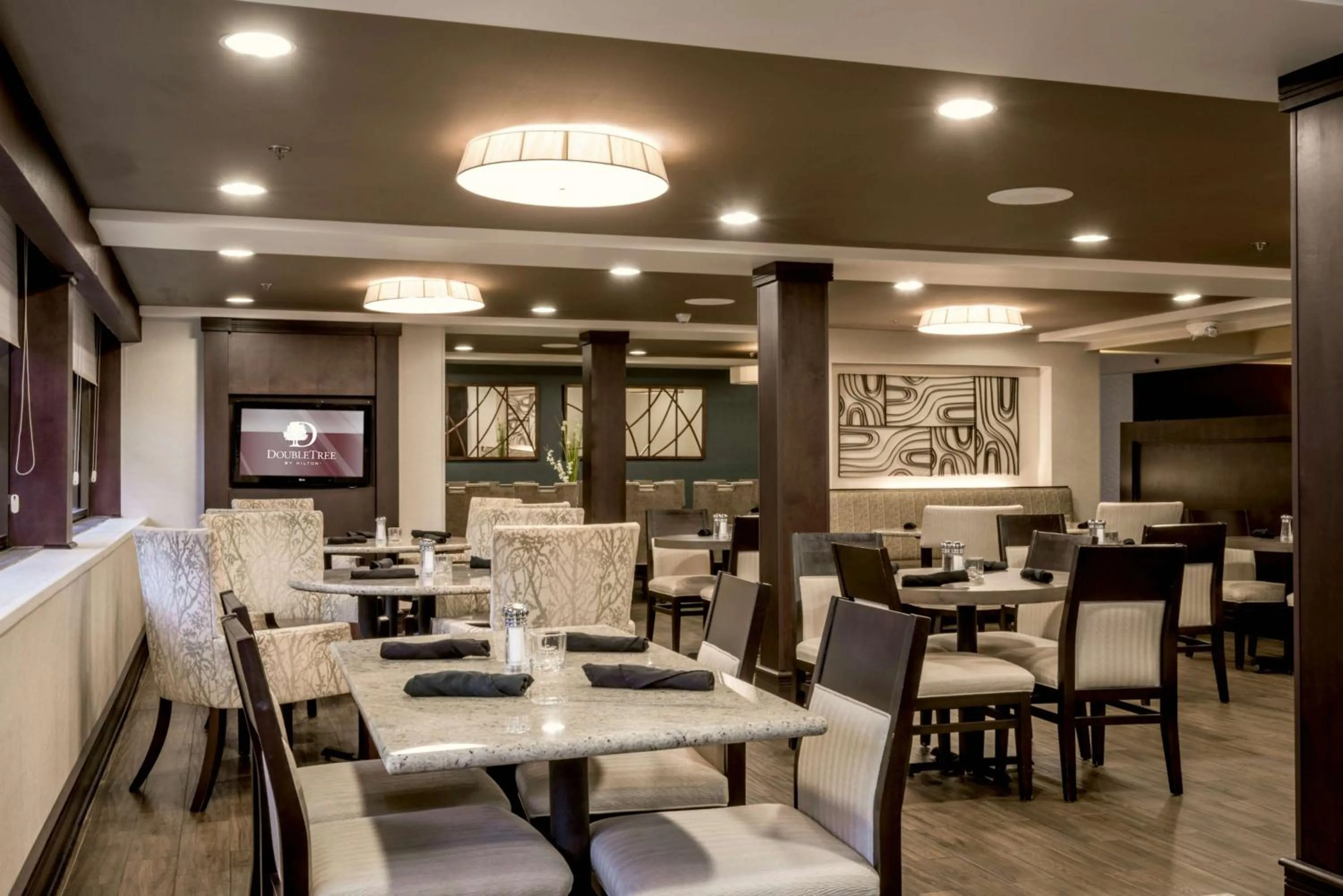 Restaurant/places to eat in DoubleTree by Hilton Montgomery Downtown
